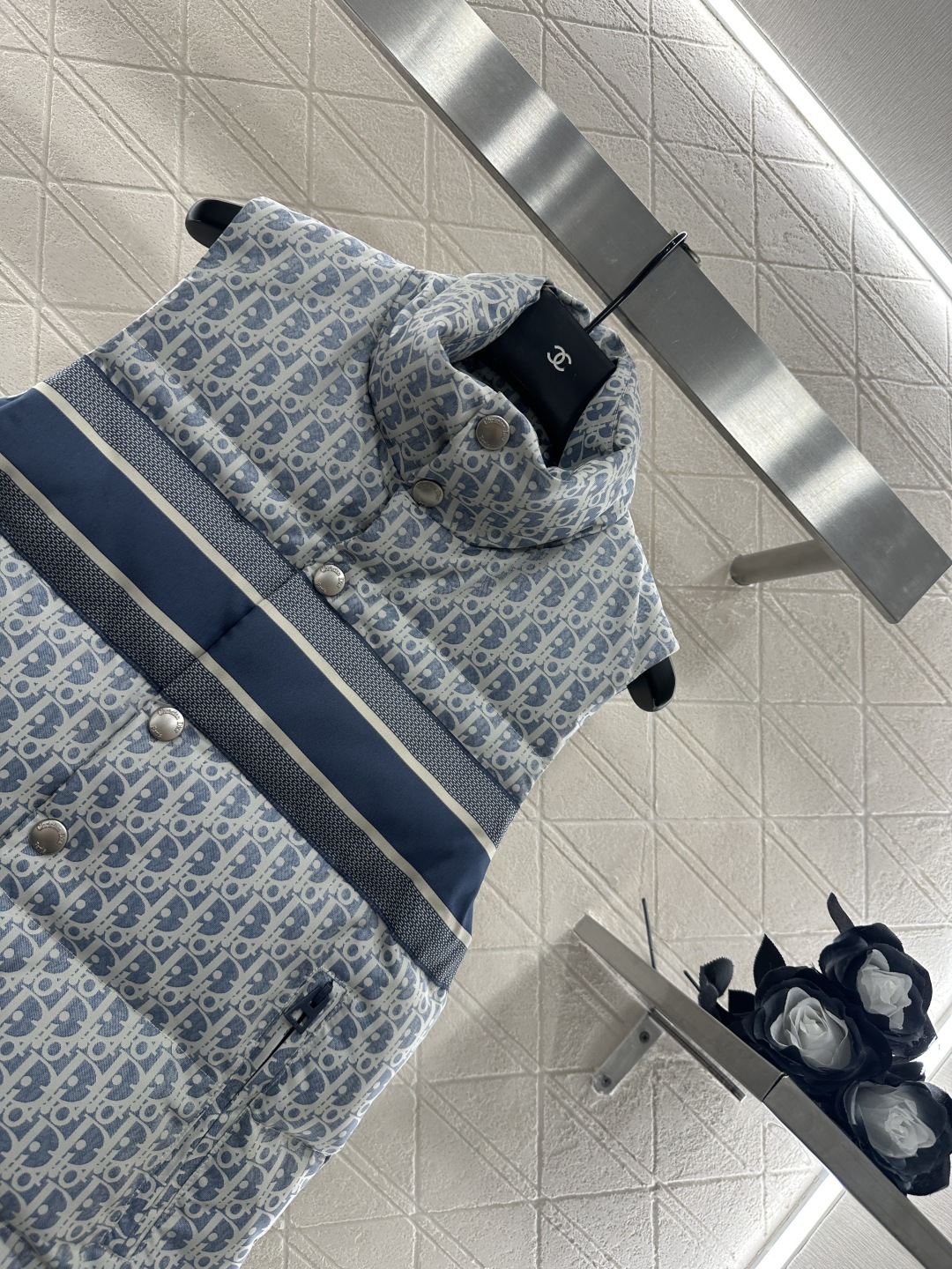 ♥Dio*♥2025新品上架 立领提花羽绒马甲定制YB提花材质，羽绒填充内里，整件轻盈保暖，立领时尚马甲