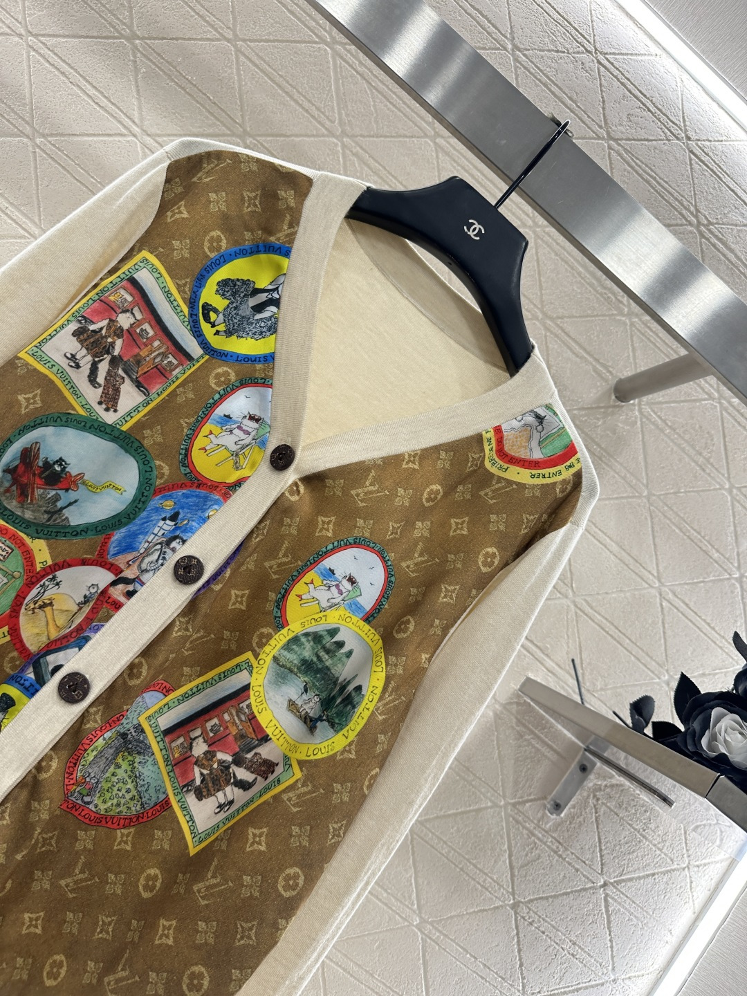 ♥Louis Vuitto*♥2025新品上架 印花拼接针织开衫前幅饰以进口斜纹稠材质，后幅羊毛针织材质