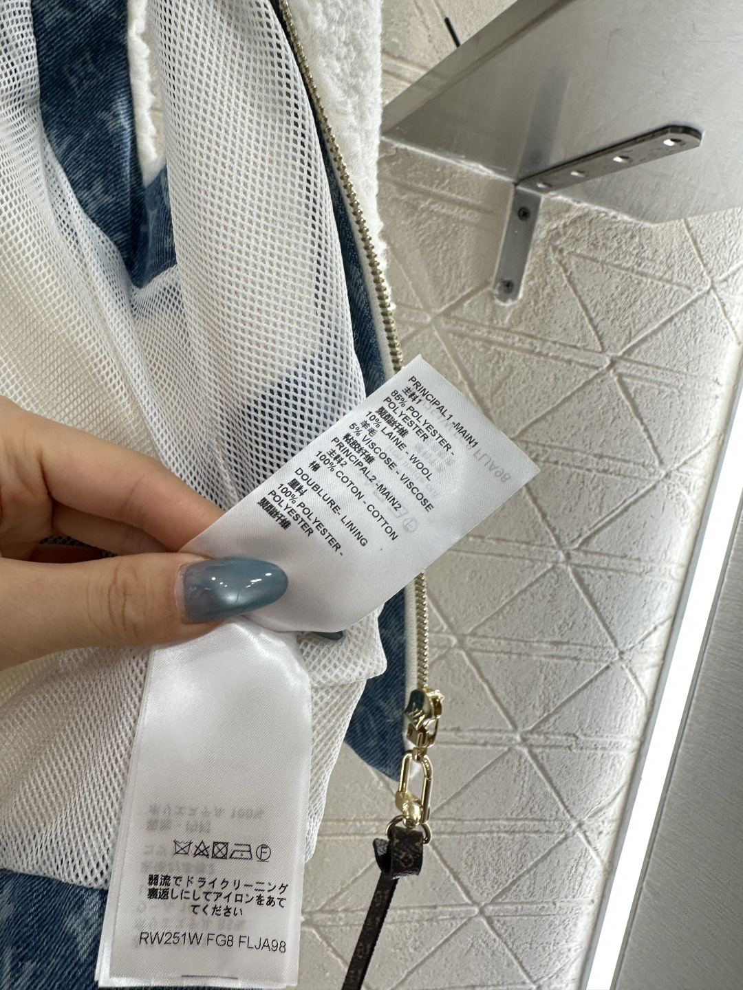 ♥Louis Vuitto♥2025新品上架 泰迪拼接牛仔拉链马甲大身饰以泰迪毛绒材质，质感柔软舒适，环