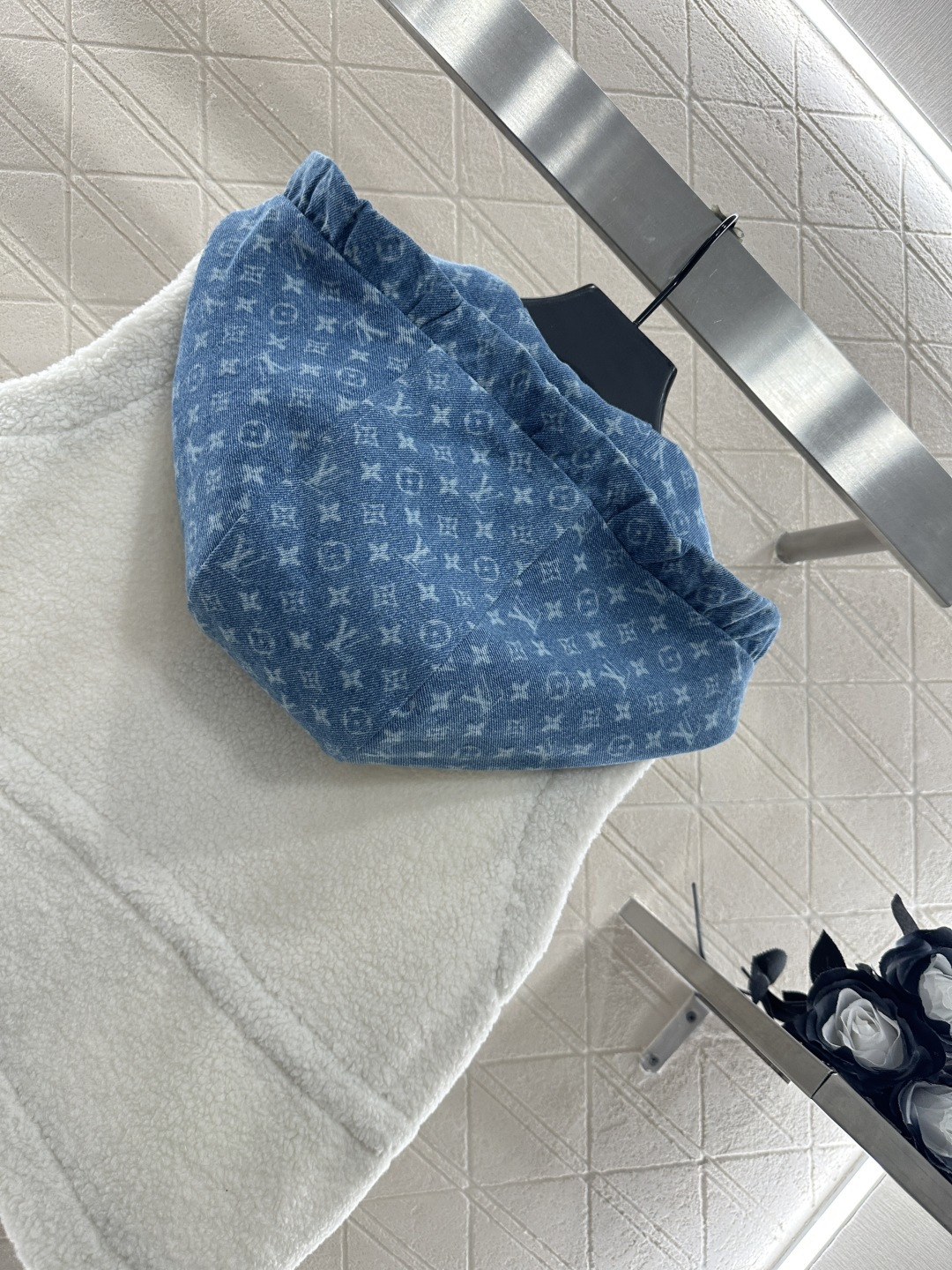 ♥Louis Vuitto♥2025新品上架 泰迪拼接牛仔拉链马甲大身饰以泰迪毛绒材质，质感柔软舒适，环