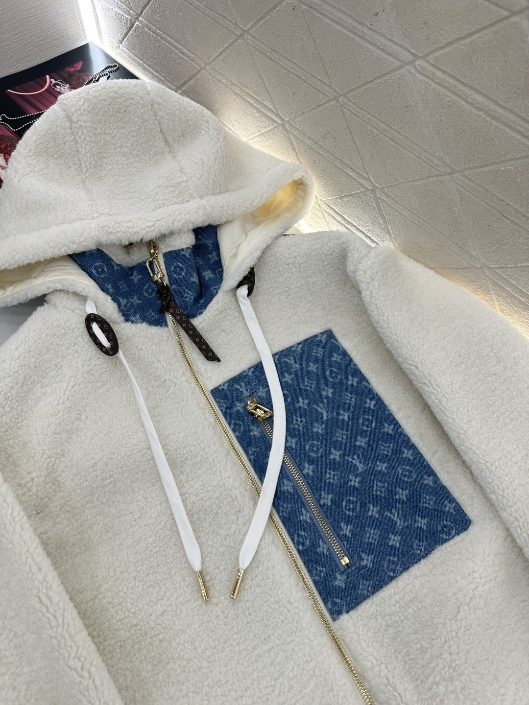 ♥Louis vuitto*♥2025新品上架 连帽泰迪羊羔外套定制YB泰迪羊羔绒➕提花牛仔材质，毛量充