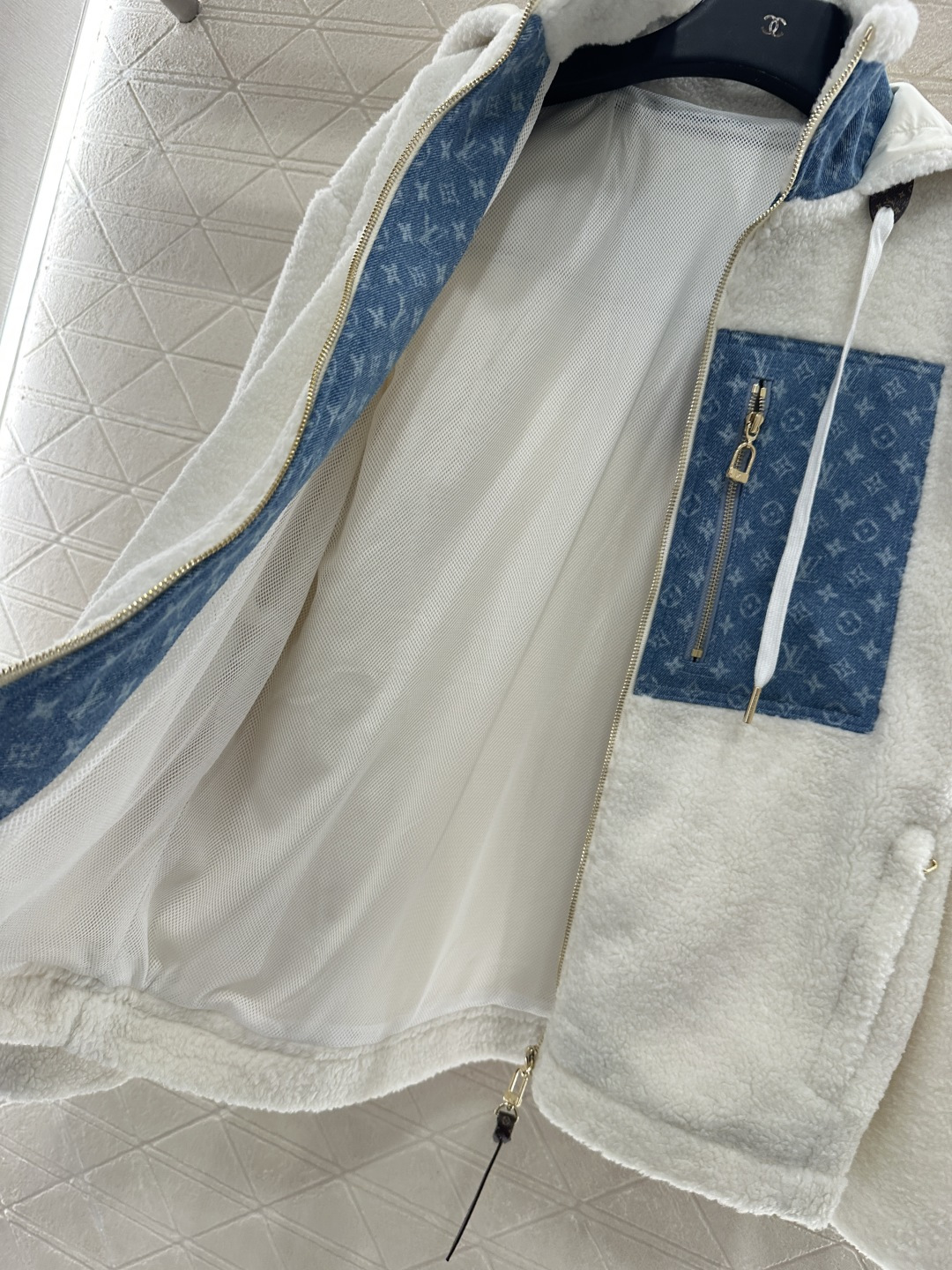 ♥Louis vuitto*♥2025新品上架 连帽泰迪羊羔外套定制YB泰迪羊羔绒➕提花牛仔材质，毛量充