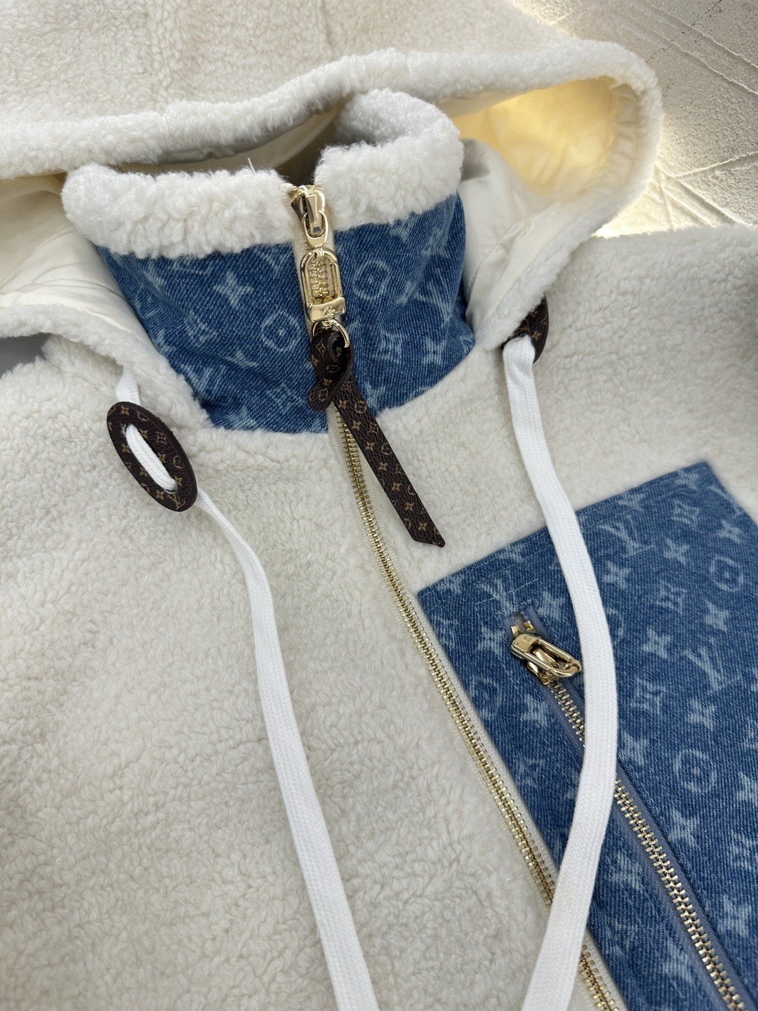 ♥Louis vuitto*♥2025新品上架 连帽泰迪羊羔外套定制YB泰迪羊羔绒➕提花牛仔材质，毛量充