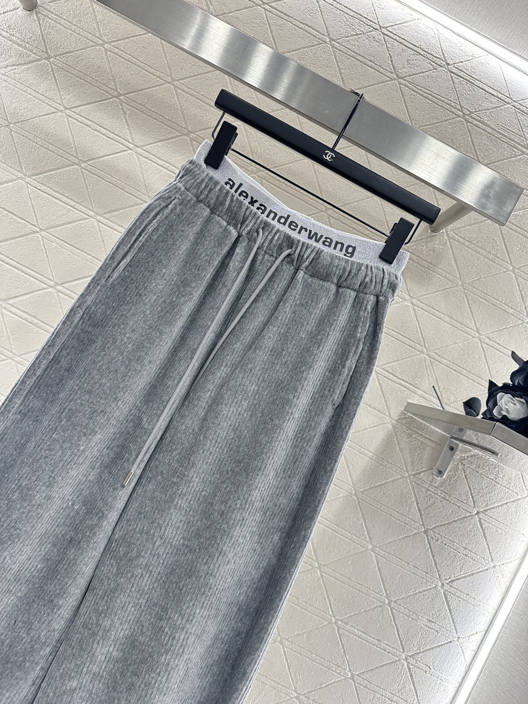 ♥Alexander wan*♥2025新品上架 高腰抽绳阔腿弯刀长裤定制YB进口灯芯绒材质，面料柔软舒