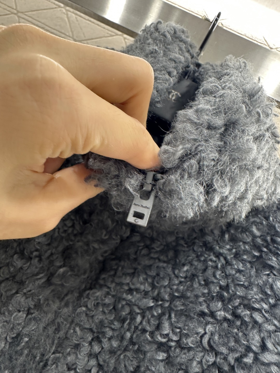 ♥Acne studio♥2025新品上架 泰迪毛绒拉链外套通体饰以泰迪毛绒材质，质感柔软舒适，时髦洋气