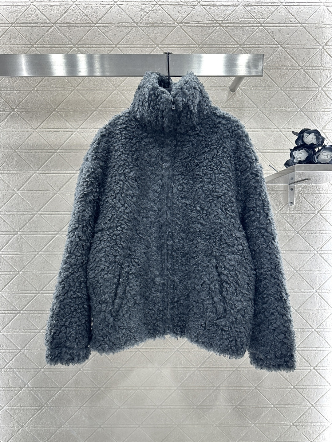 ♥Acne studio♥2025新品上架 泰迪毛绒拉链外套通体饰以泰迪毛绒材质，质感柔软舒适，时髦洋气