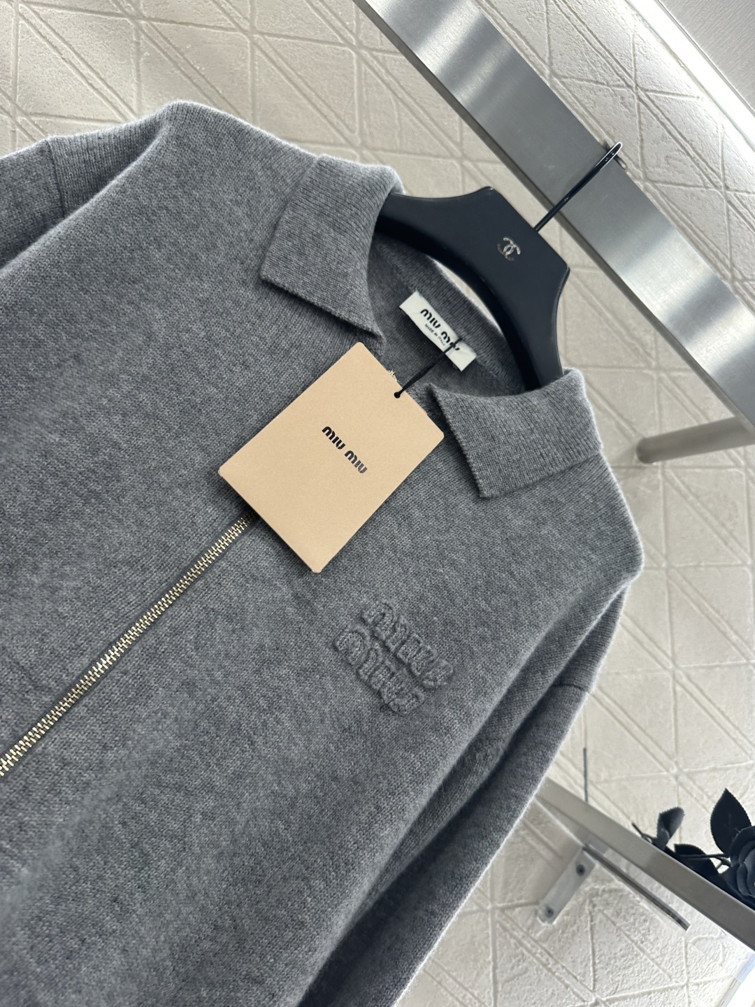 ♥Miumi*♥2025新品上架 翻领针织开衫定制YB羊绒羊毛纱线织造，细腻柔软，弹力十足 ，精致翻领拉
