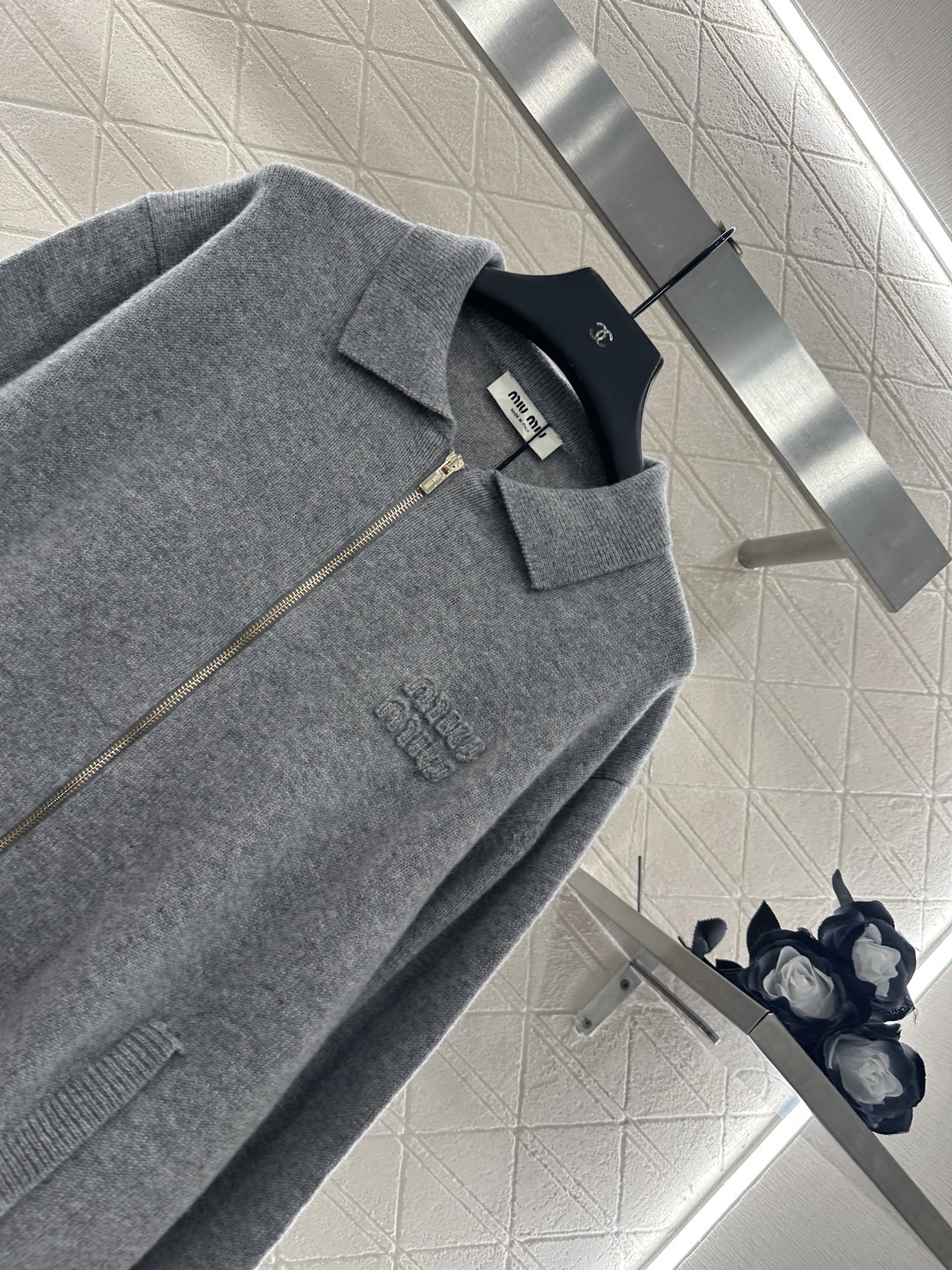 ♥Miumi*♥2025新品上架 翻领针织开衫定制YB羊绒羊毛纱线织造，细腻柔软，弹力十足 ，精致翻领拉