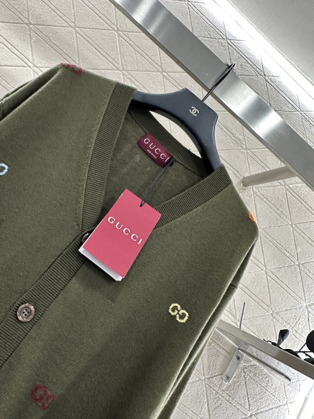 ♥Gucc*♥2025新品上架廓形提花字母口袋针织开衫定制YB羊毛纱线织造，质感高级，舒适柔软，V领针织