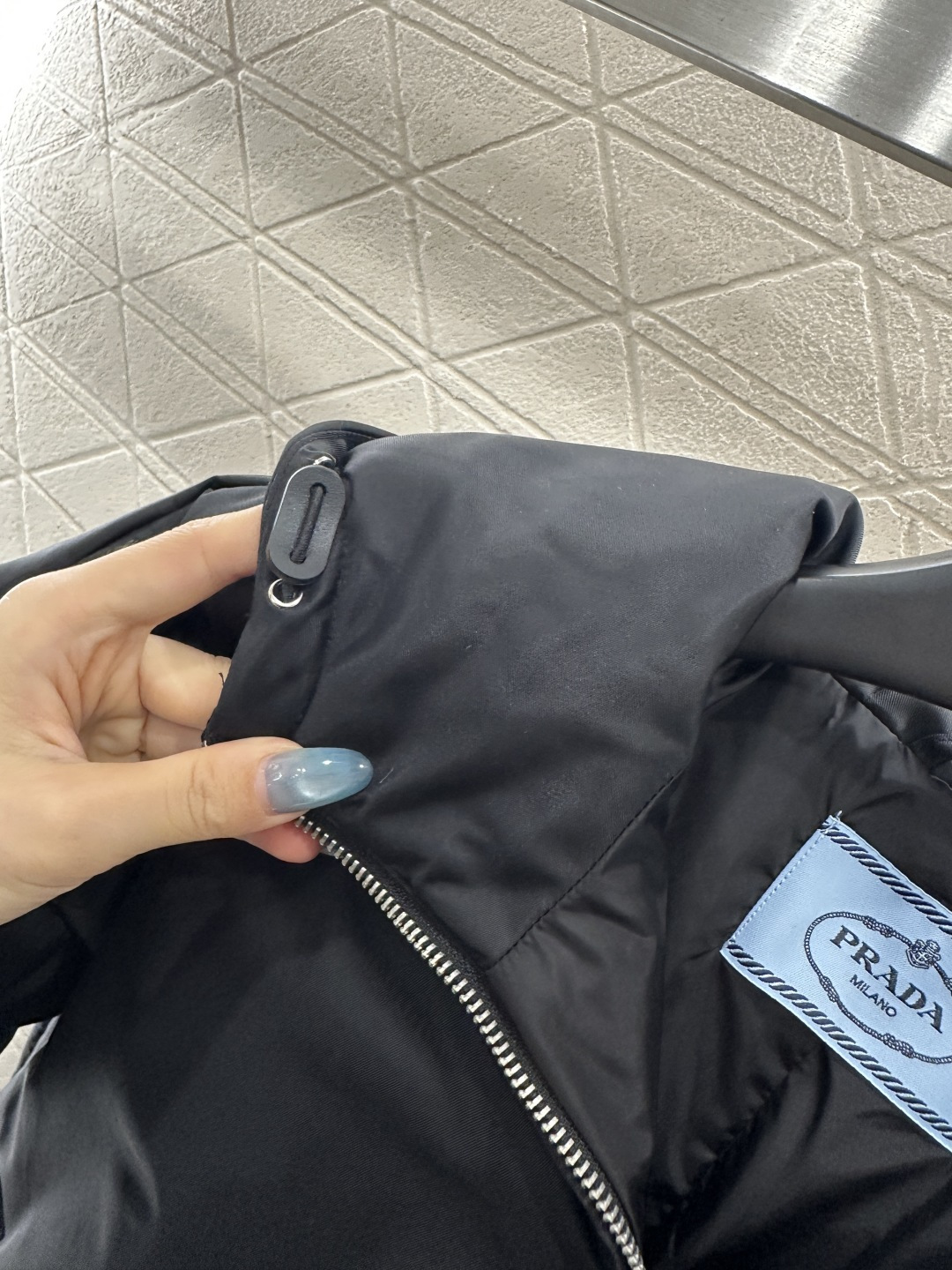 ♥Prad*♥2025新品上架 连帽棉服外套定制YB防风防水尼龙材质，质感上乘，连帽拉链外套版型，成衣内