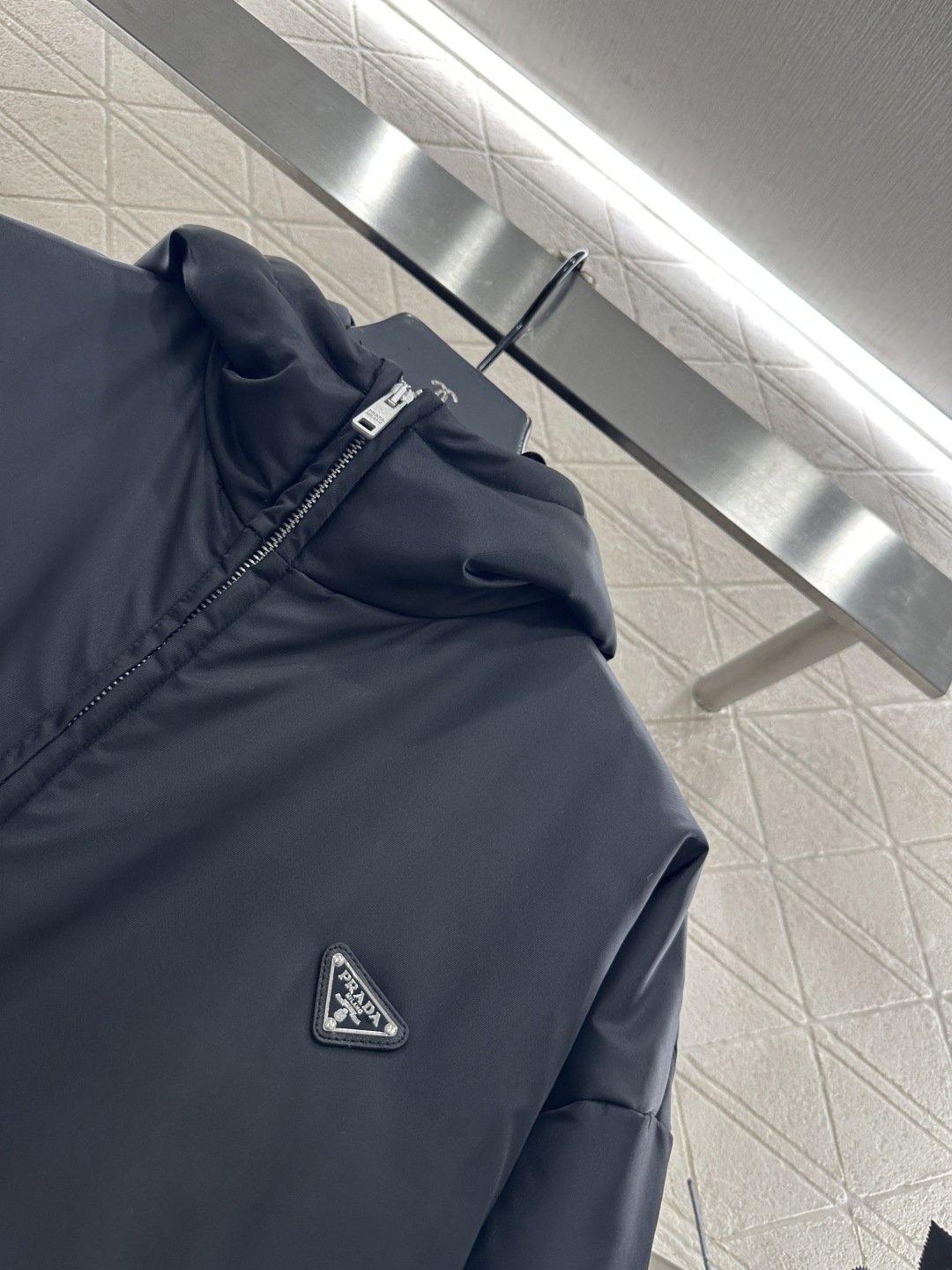 ♥Prad*♥2025新品上架 连帽棉服外套定制YB防风防水尼龙材质，质感上乘，连帽拉链外套版型，成衣内