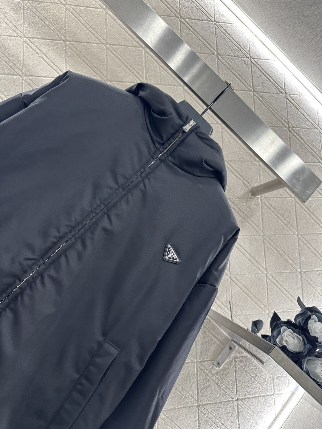 ♥Prad*♥2025新品上架 连帽棉服外套定制YB防风防水尼龙材质，质感上乘，连帽拉链外套版型，成衣内