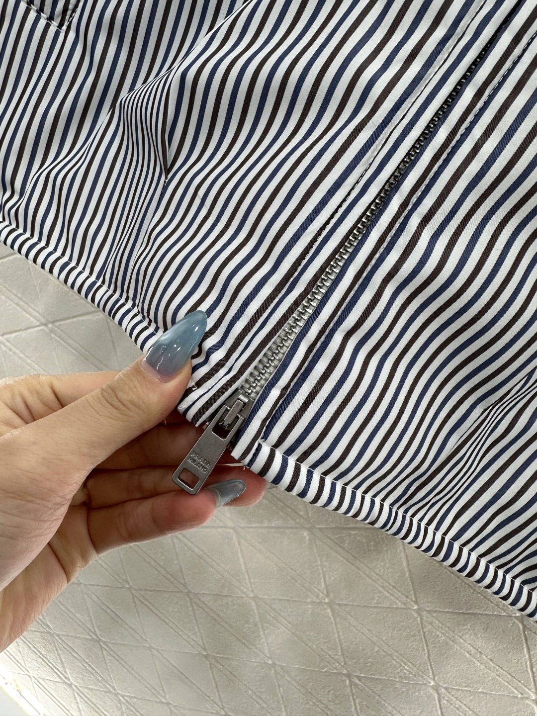 ♥Prad*♥2025新品上架 连帽条纹棉服外套定制YB防风防水尼龙材质，连帽拉链外套版型，成衣内里衔棉