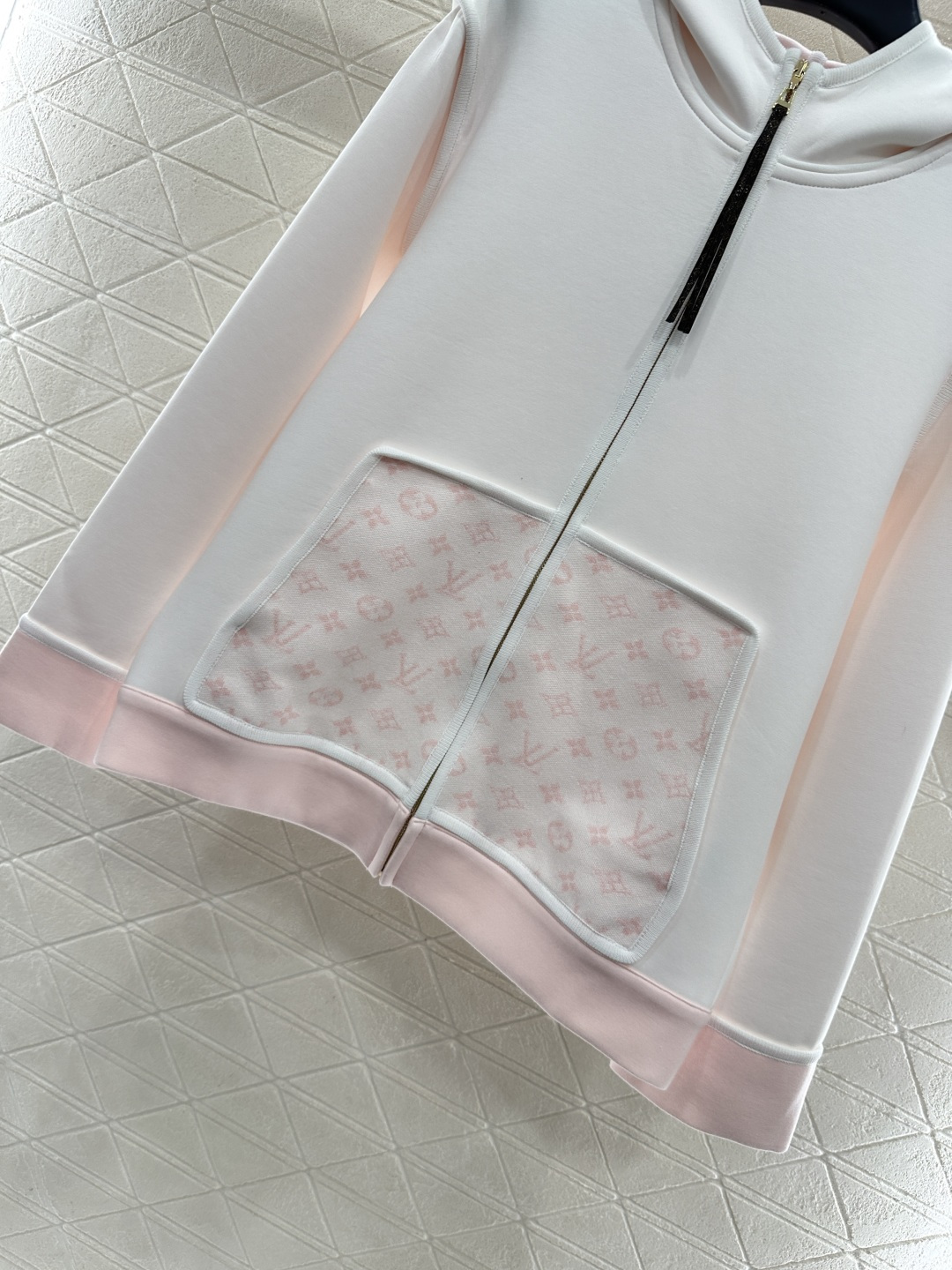 ♥Louis vuitto*♥2025新品上架 连帽提花外套长裤套装定制YB进口棉纶混纺材质，复合工艺处