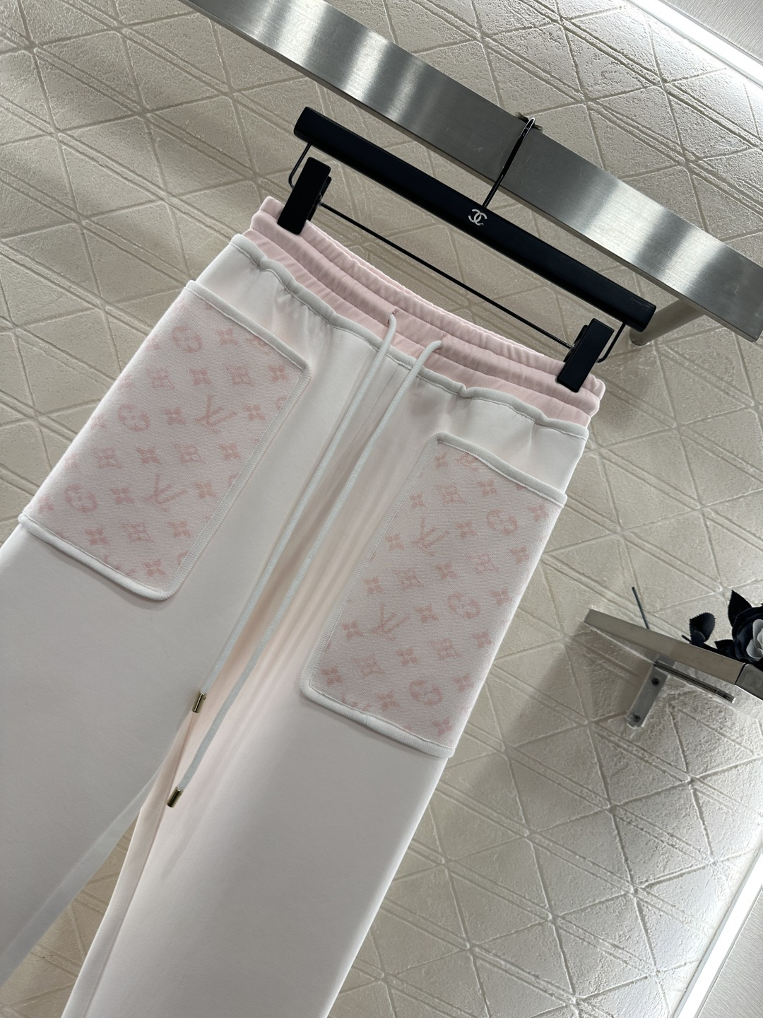 ♥Louis vuitto*♥2025新品上架 连帽提花外套长裤套装定制YB进口棉纶混纺材质，复合工艺处