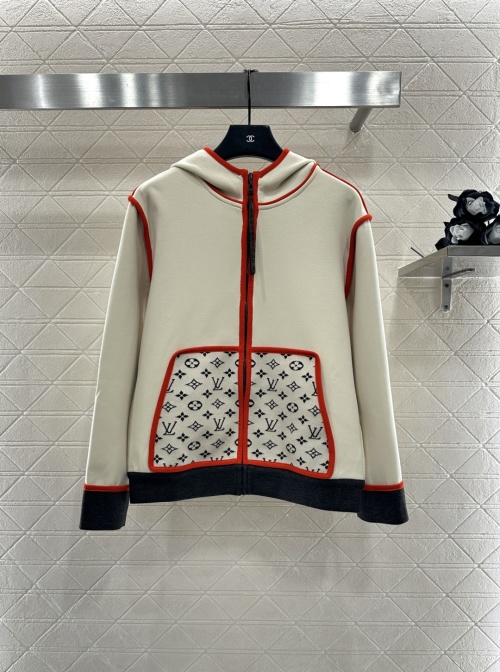 Louis Vuitton hooded jacket set with jacquard pattern and cotton-nylon blend 1 Louis Vuitton hooded jacket set with jacquard pattern and cotton-nylon blend
