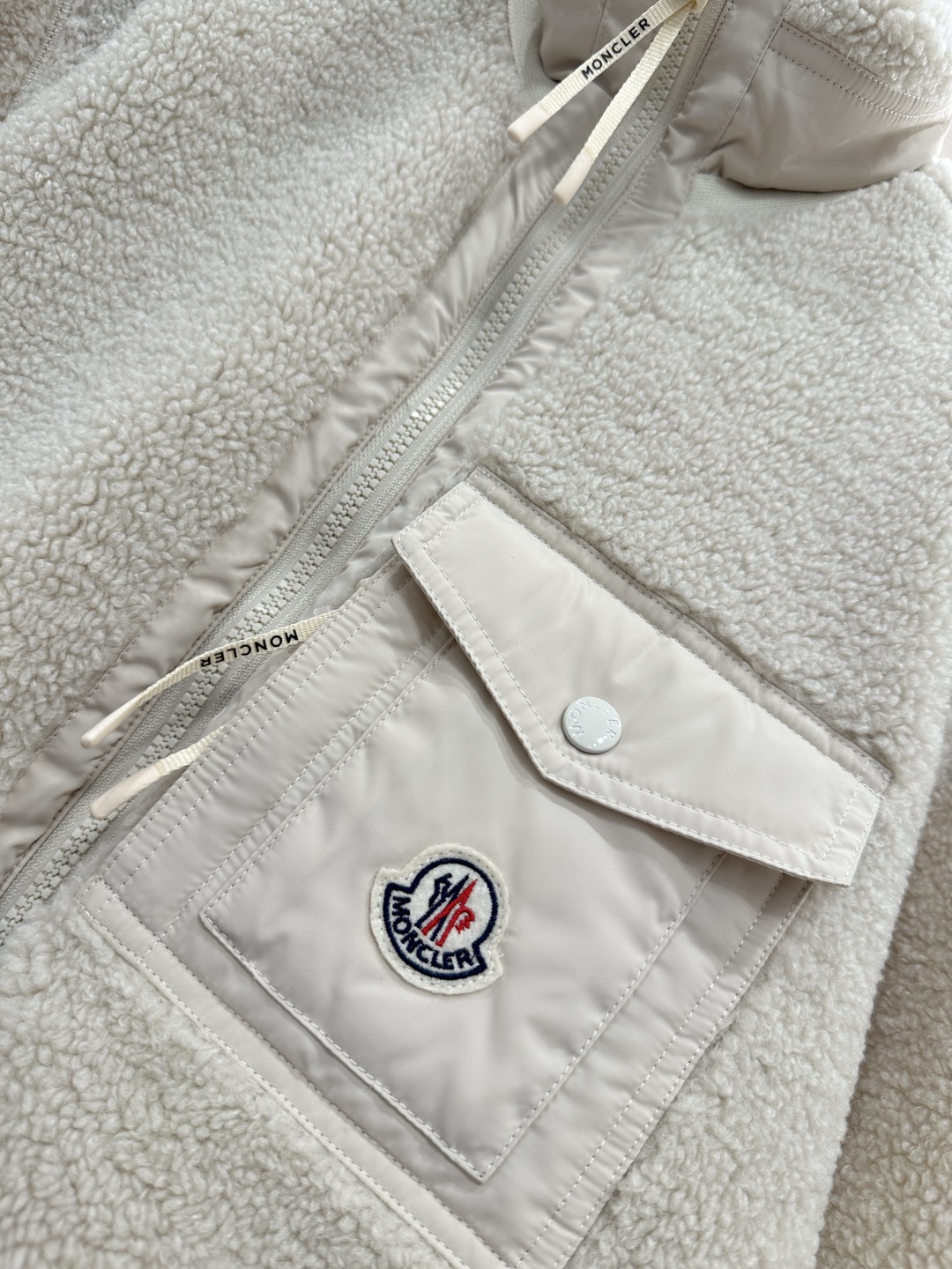 Moncler Teddy Fleece Jacket, Soft & Stylish, Perfect for Fall & Winter 6 cmp i1759408575334 736 0 4