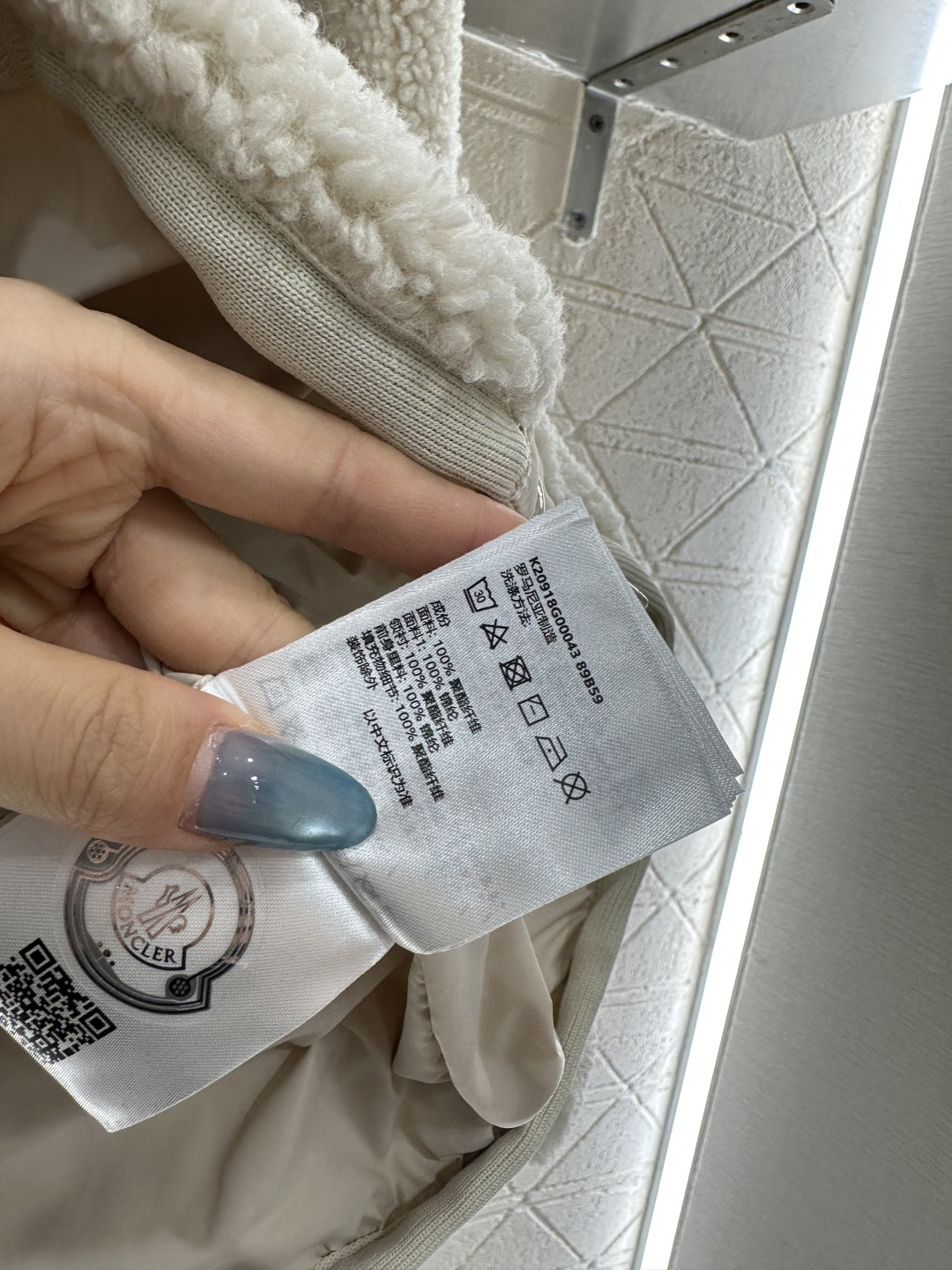 ♥Moncle♥2025新品上架 泰迪毛绒棉服外套通体饰以泰迪毛绒材质，质感柔软舒适，时髦洋气，立领棉服