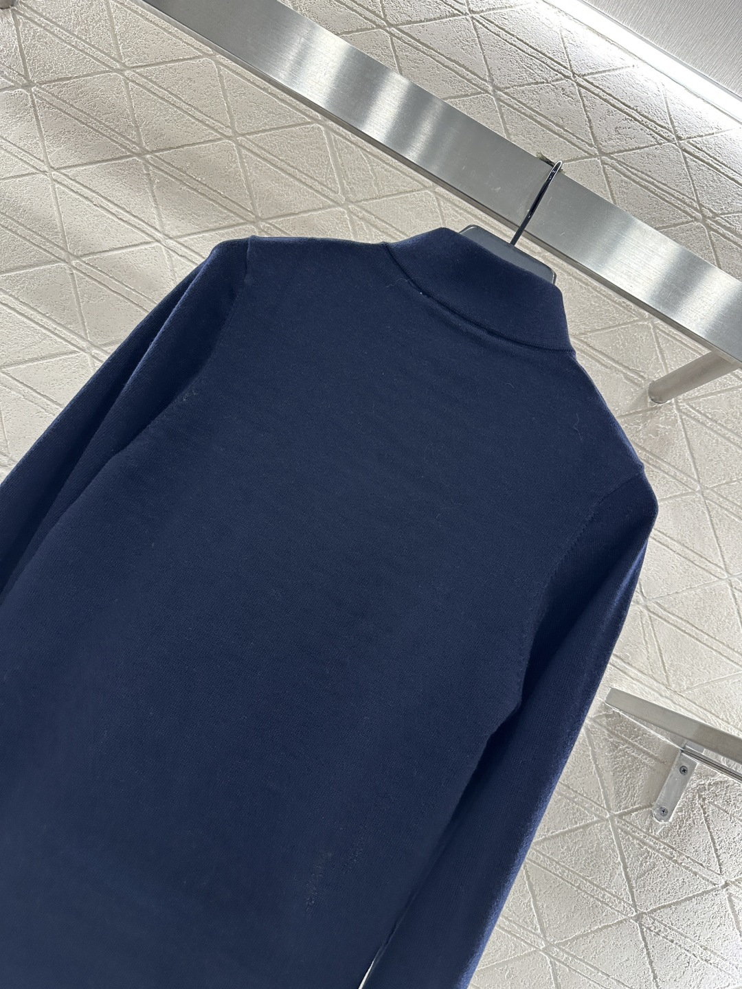 ♥Miumi*♥2025新品上架 小高领针织上衣定制YB羊毛纱线织造，细腻柔软，弹力十足，精致翻领上衣版