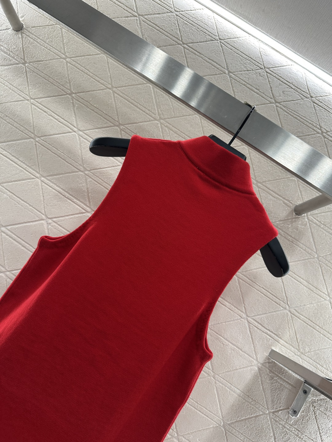 ♥Miumi*♥2025新品上架 小立领针织背心定制YB羊毛纱线织造，细腻柔软，弹力十足，精致翻领背心版