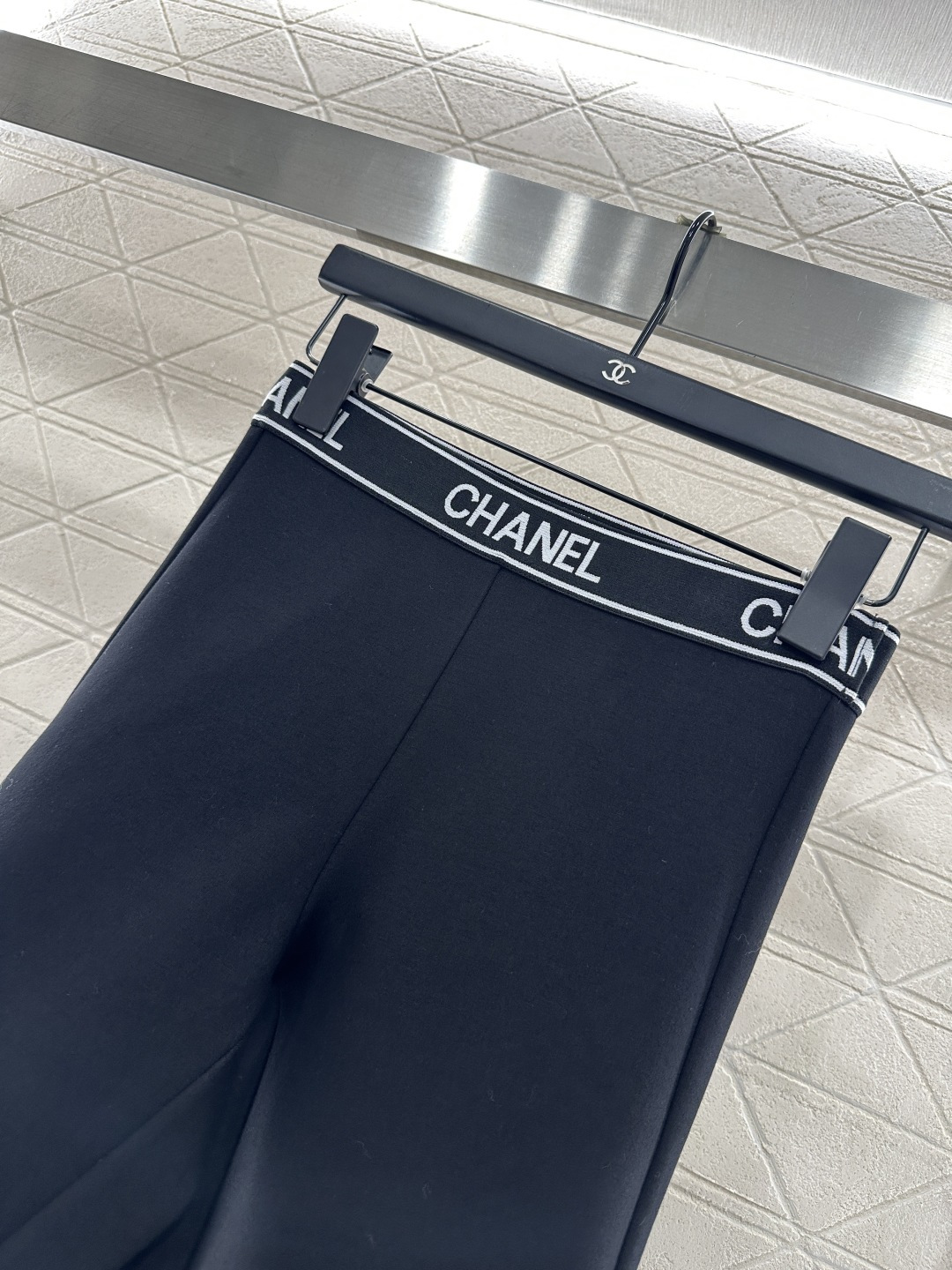 ♥Chane*♥2025新品上架 字母织带烫钻高弹打底裤定制YB进口高弹力材质，弹力舒适，打底裤版型，弹