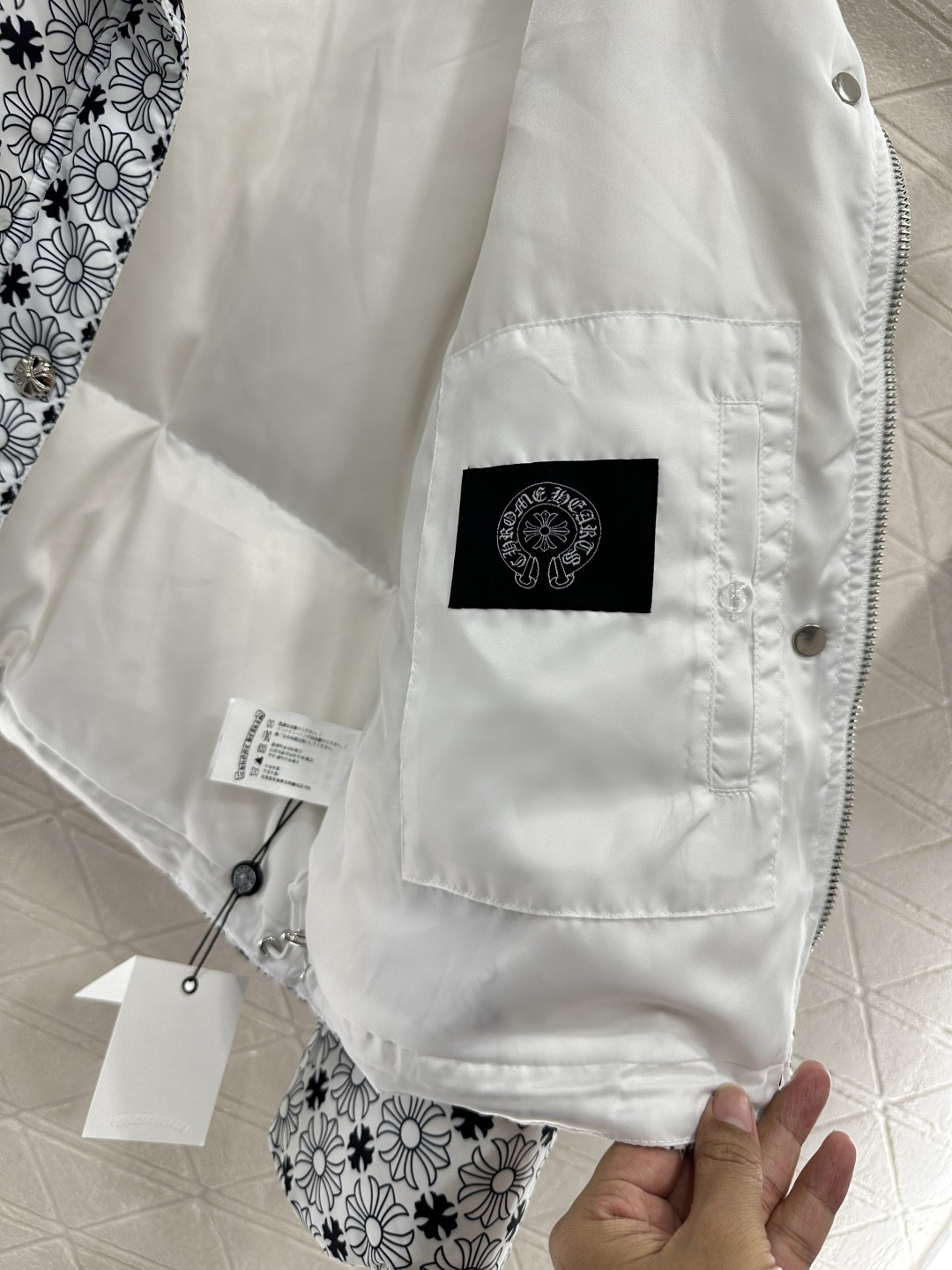 ♥Chrome heart*♥2025新品上架 十字架印花棉服定制YB防风防水尼龙材质，羽绒棉填充内里，