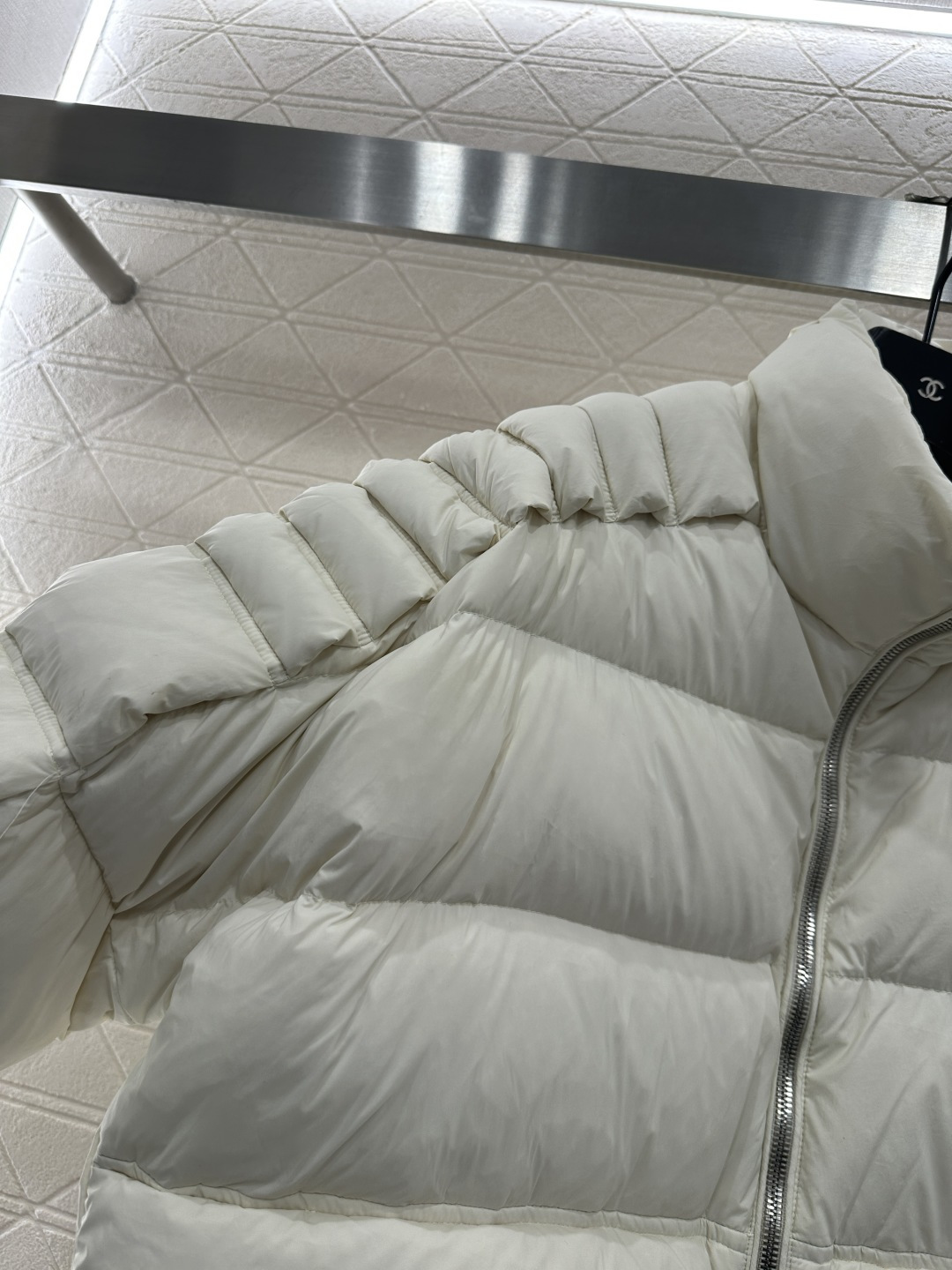 ♥Moncle*♥2025新品上架 长方压纹立领羽绒服定制YB进口再生尼龙材质，白鹅绒填充内里，整件轻盈