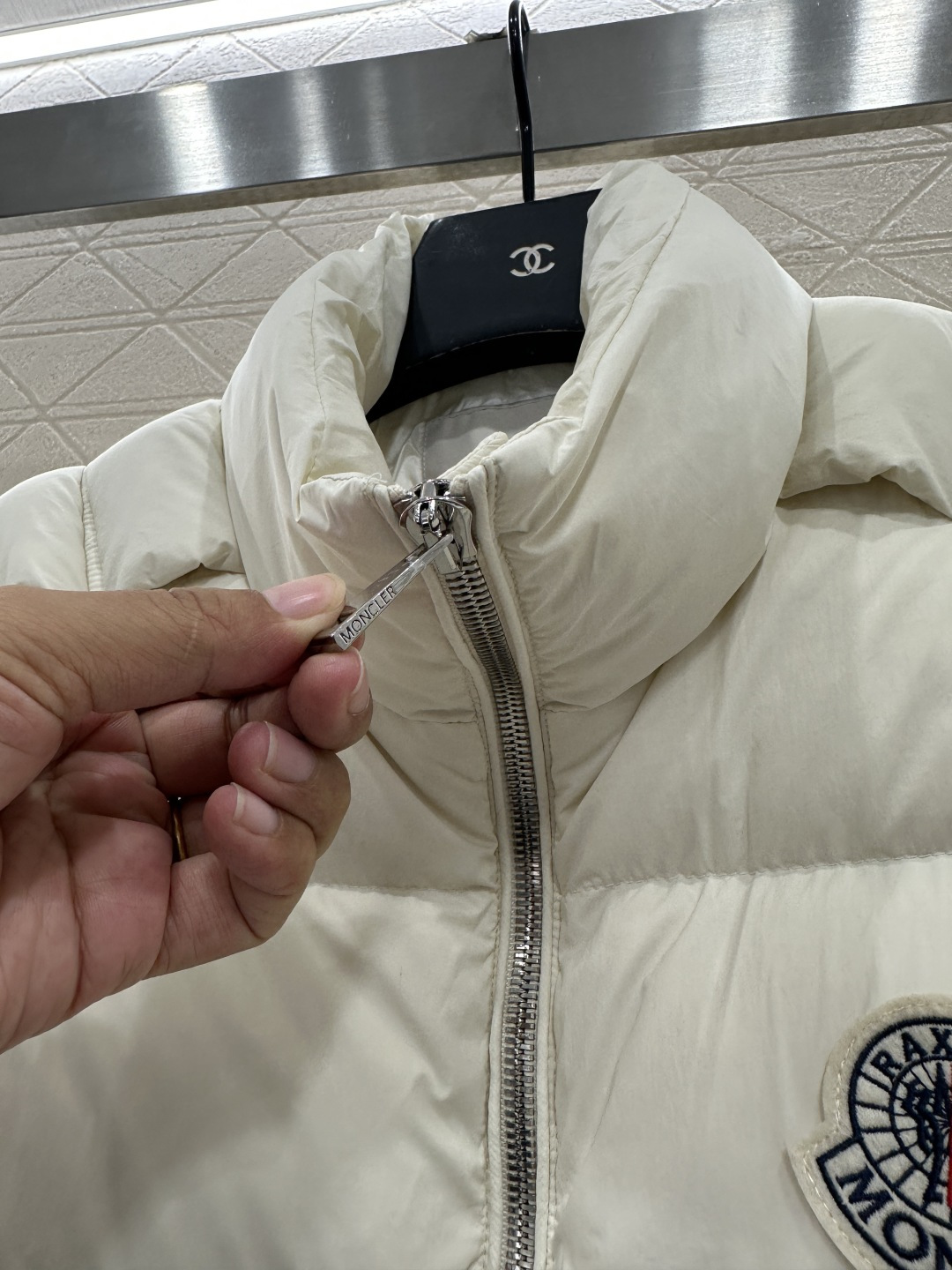 ♥Moncle*♥2025新品上架 长方压纹立领羽绒服定制YB进口再生尼龙材质，白鹅绒填充内里，整件轻盈