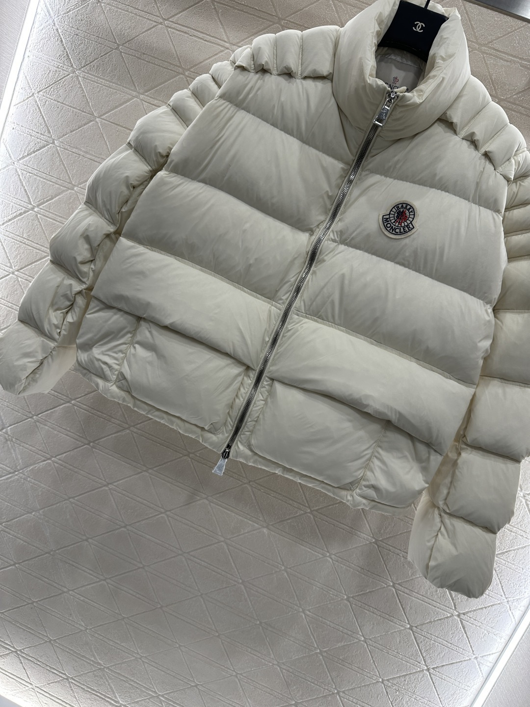 ♥Moncle*♥2025新品上架 长方压纹立领羽绒服定制YB进口再生尼龙材质，白鹅绒填充内里，整件轻盈
