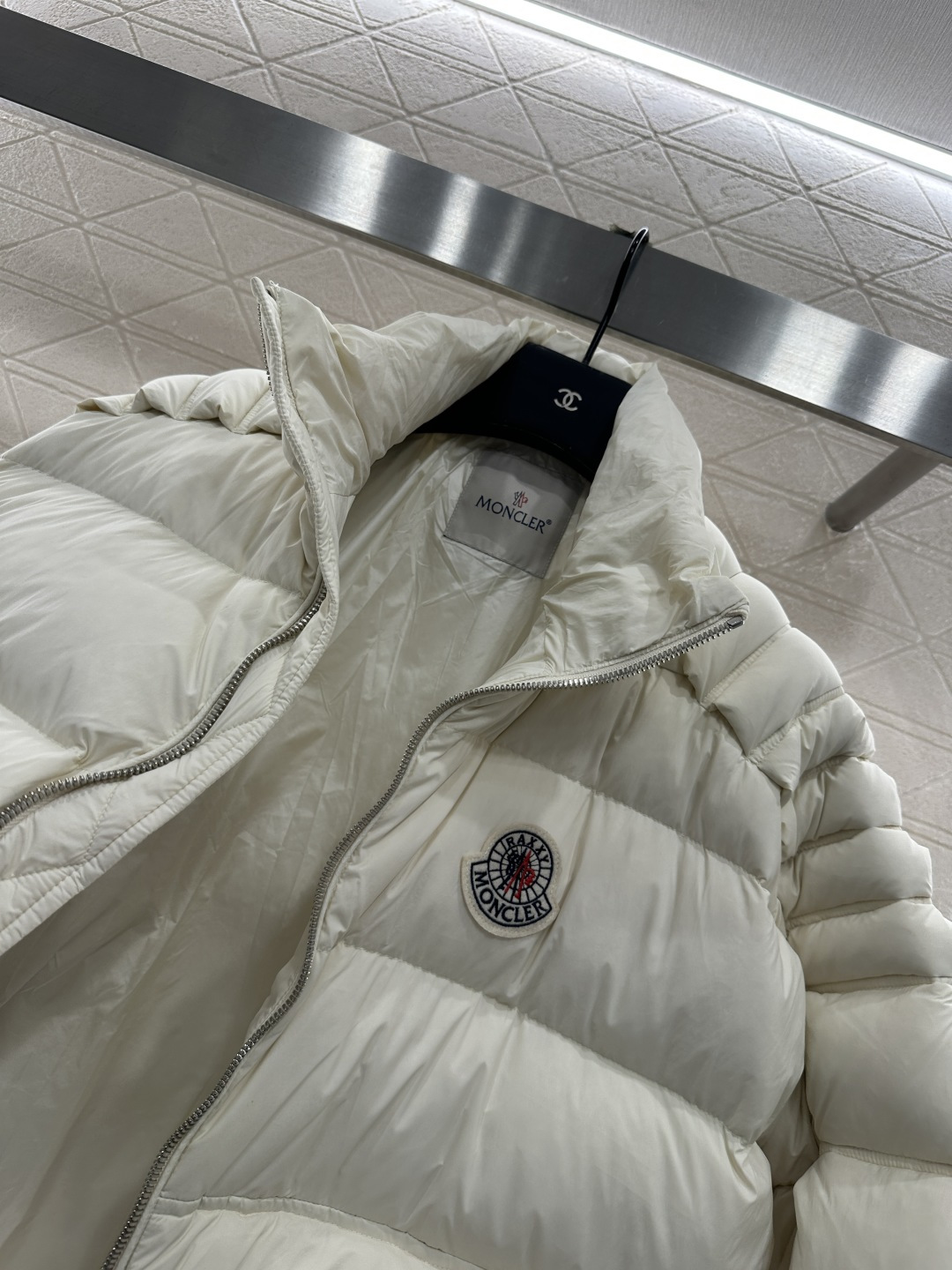 ♥Moncle*♥2025新品上架 长方压纹立领羽绒服定制YB进口再生尼龙材质，白鹅绒填充内里，整件轻盈