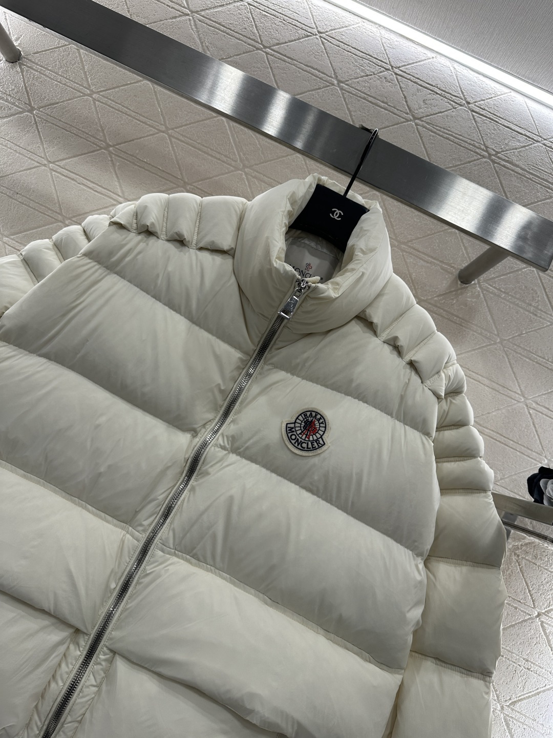 ♥Moncle*♥2025新品上架 长方压纹立领羽绒服定制YB进口再生尼龙材质，白鹅绒填充内里，整件轻盈