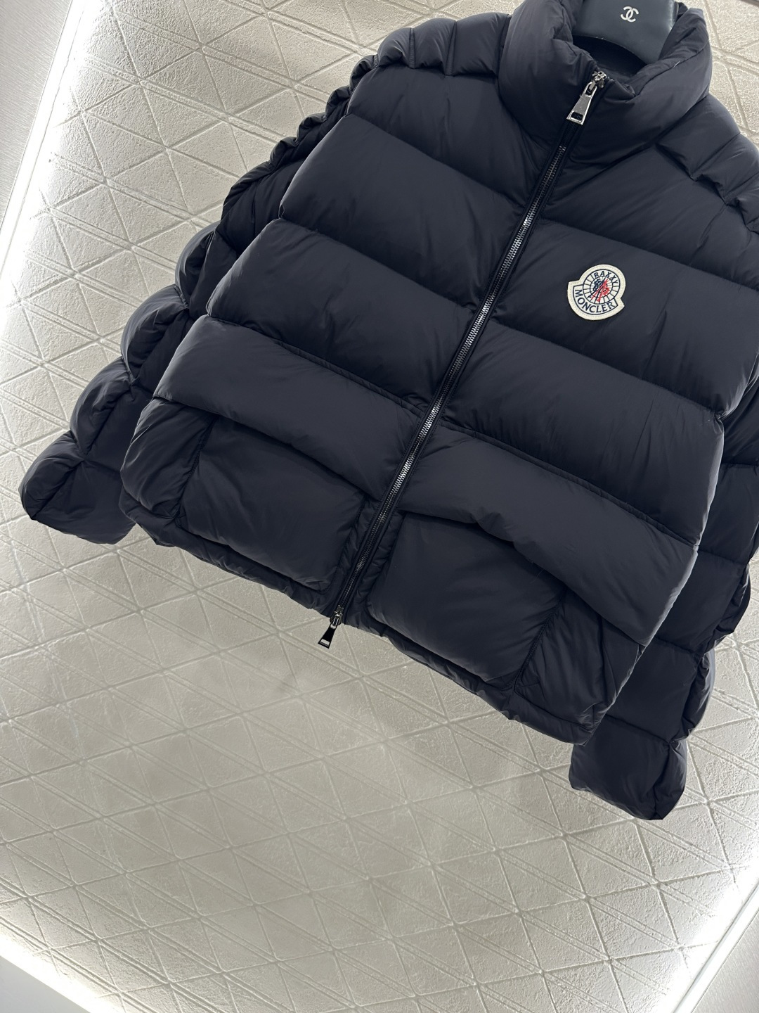 ♥Moncle*♥2025新品上架 长方压纹立领羽绒服定制YB进口再生尼龙材质，白鹅绒填充内里，整件轻盈