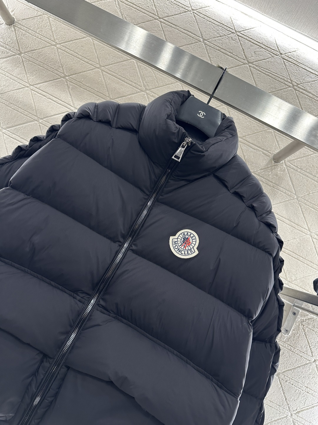 ♥Moncle*♥2025新品上架 长方压纹立领羽绒服定制YB进口再生尼龙材质，白鹅绒填充内里，整件轻盈