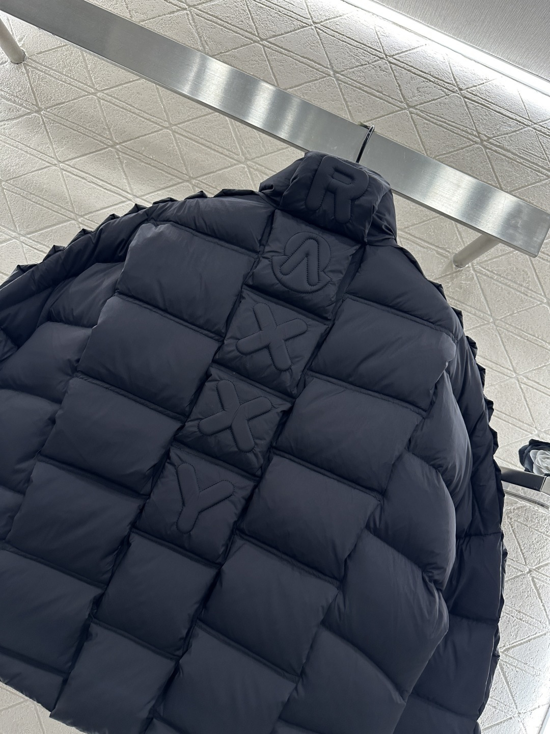 ♥Moncle*♥2025新品上架 长方压纹立领羽绒服定制YB进口再生尼龙材质，白鹅绒填充内里，整件轻盈