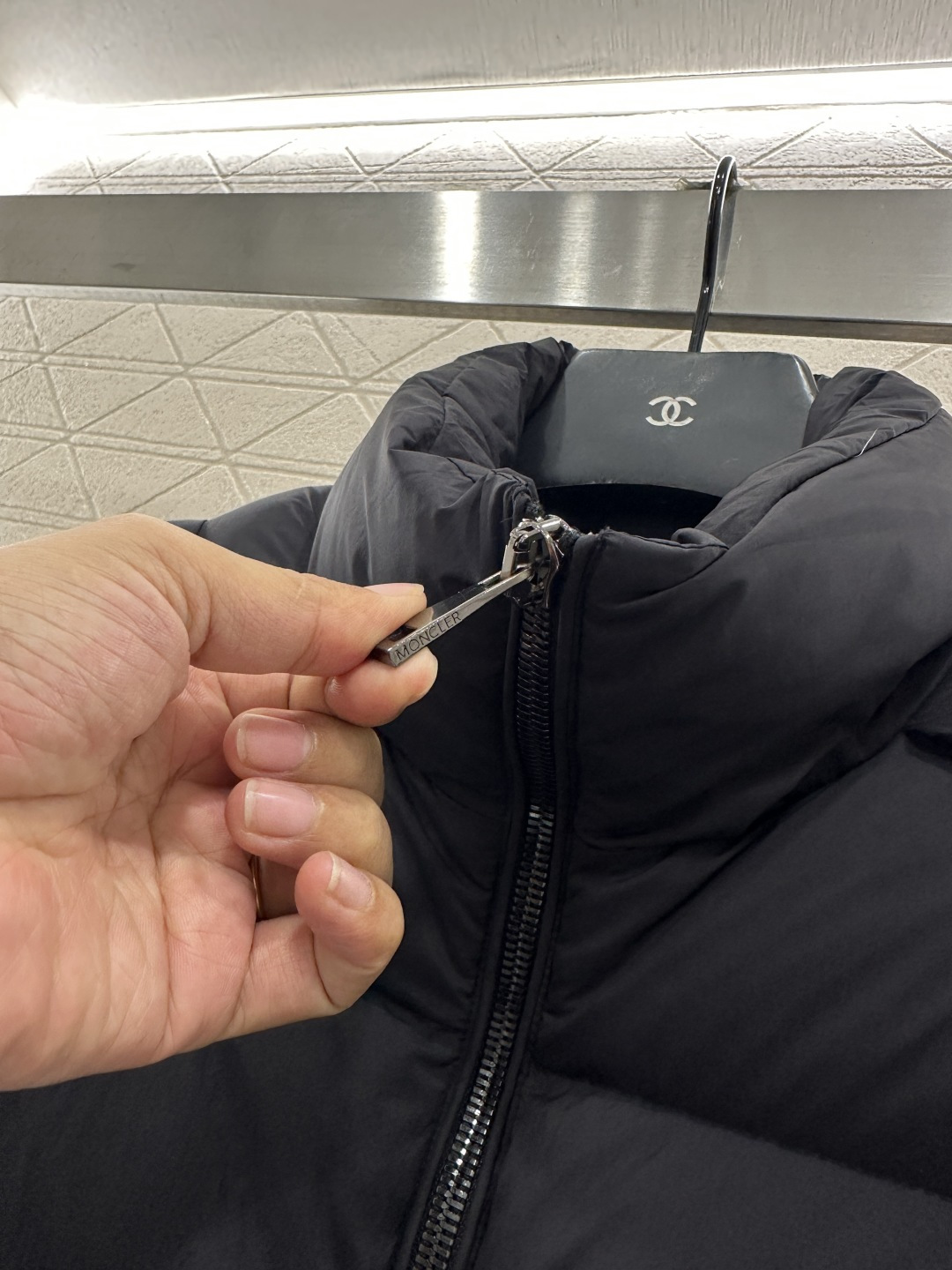 ♥Moncle*♥2025新品上架 长方压纹立领羽绒服定制YB进口再生尼龙材质，白鹅绒填充内里，整件轻盈