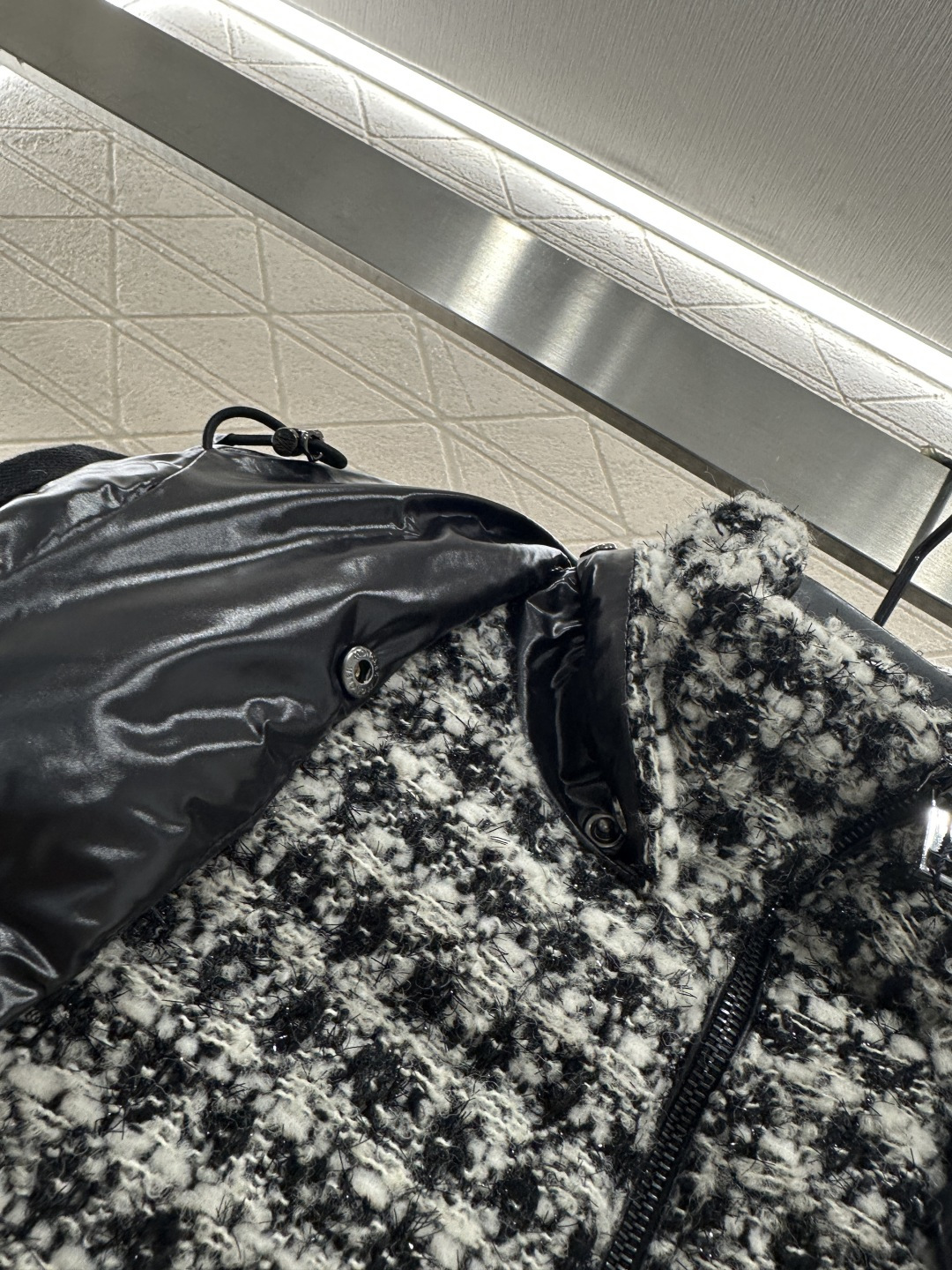 ♥Moncle*♥2025新品上架 可拆卸连帽毛呢羽绒服定制YB进口羊毛毛呢材质，其工艺还原，升级材质，