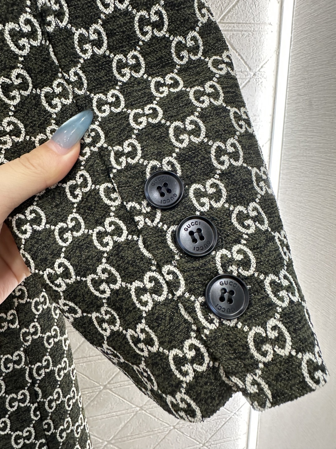 ♥Gucc*♥2025新品上架 翻领提花长款大衣外套定制YB进口羊毛提花材质,成衣质感品相绝佳,长款翻领