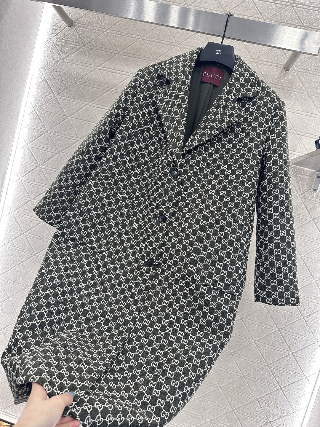 ♥Gucc*♥2025新品上架 翻领提花长款大衣外套定制YB进口羊毛提花材质,成衣质感品相绝佳,长款翻领