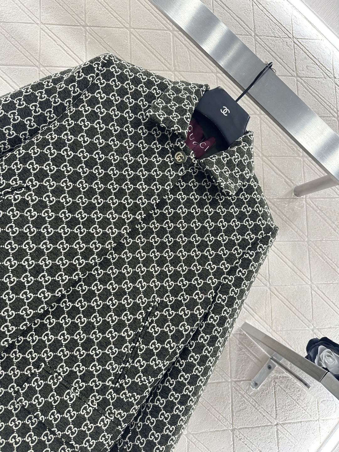 ♥Gucc*♥2025新品上架 翻领提花短款西装短裙套装定制YB进口羊毛提花材质,成衣质感品相绝佳,翻领