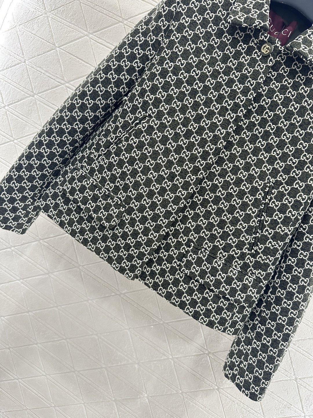 ♥Gucc*♥2025新品上架 翻领提花短款西装短裙套装定制YB进口羊毛提花材质,成衣质感品相绝佳,翻领