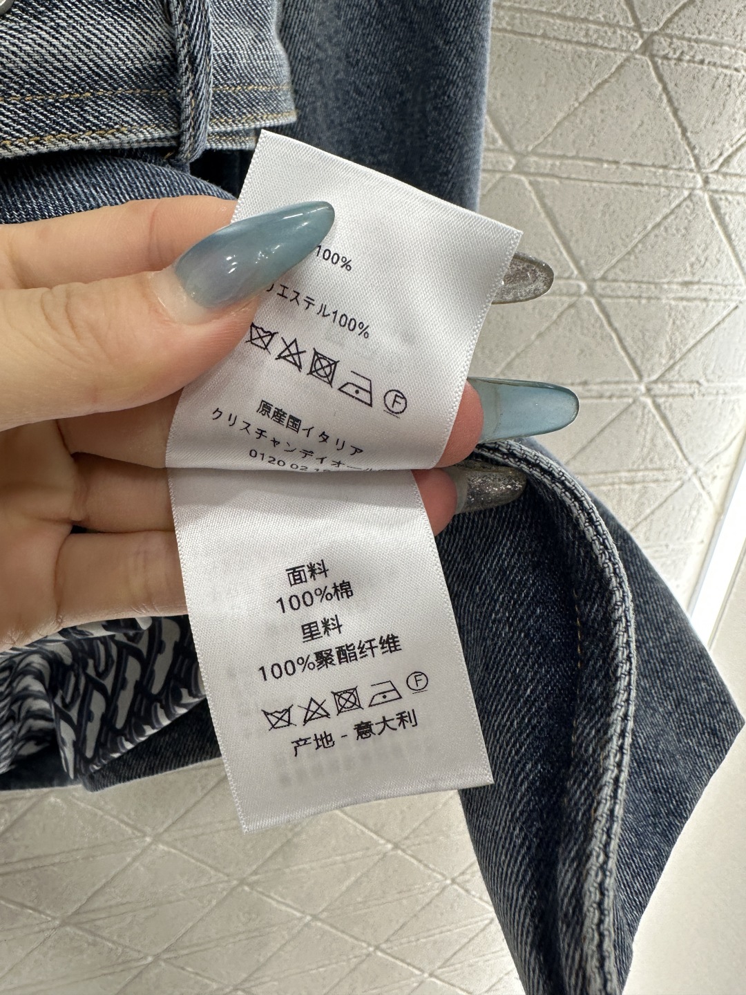 ♥Dio*♥2025新品上架 印花牛仔中长款外套定制YB斜纹棉牛仔材质，挺括有型，酵素水洗，呈现渐变磨白