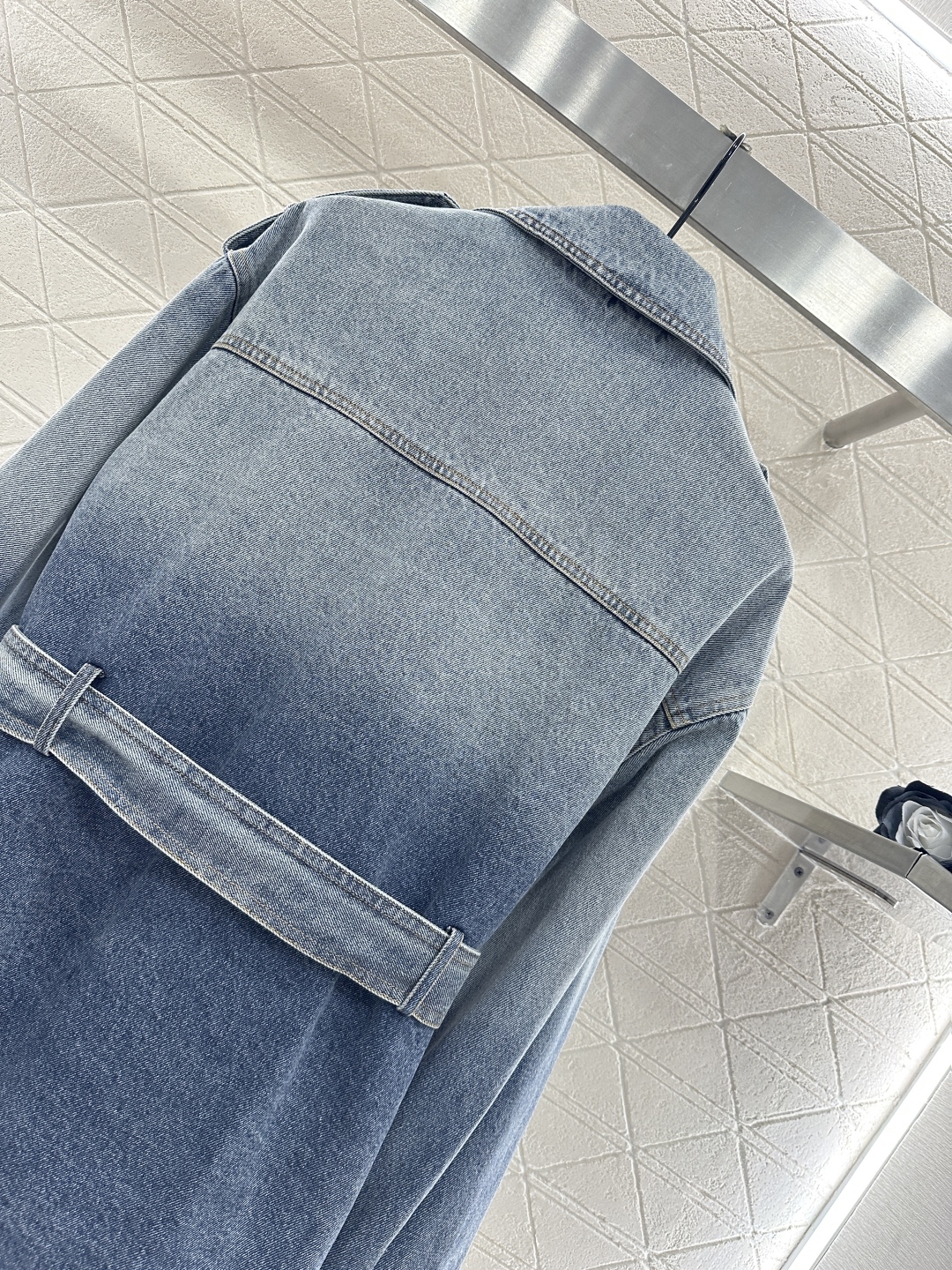 ♥Dio*♥2025新品上架 印花牛仔中长款外套定制YB斜纹棉牛仔材质，挺括有型，酵素水洗，呈现渐变磨白