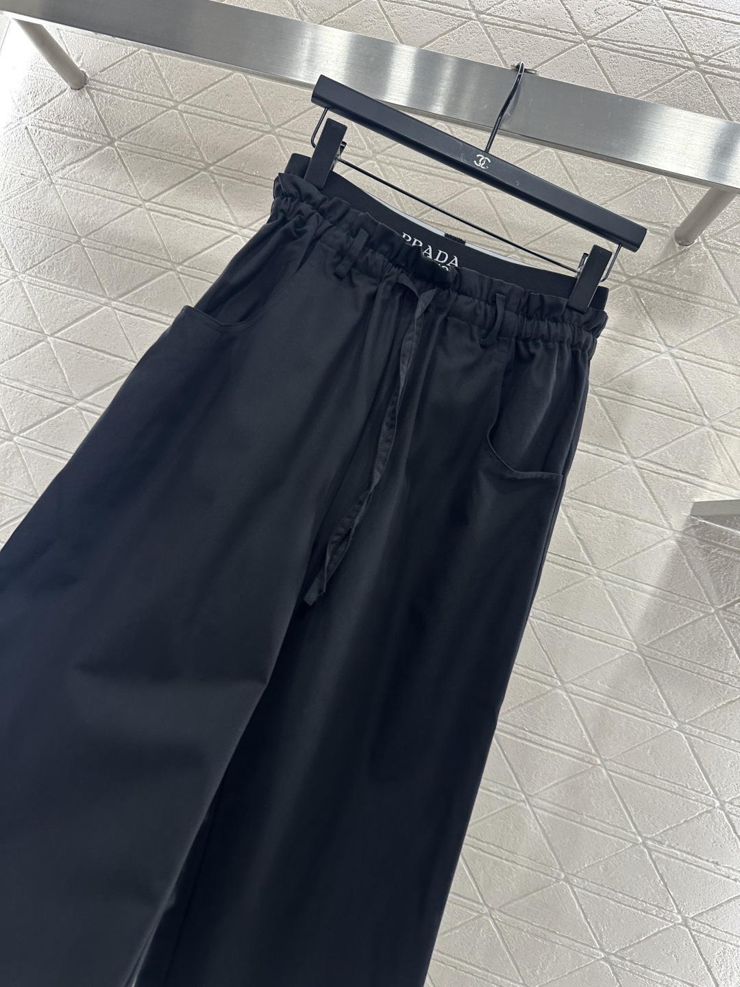 ♥Prad*♥2025新品上架 拼接撞色织带阔腿长裤定制YB斜纹全棉材质，质感光泽，垂顺舒适，阔腿抽绳工