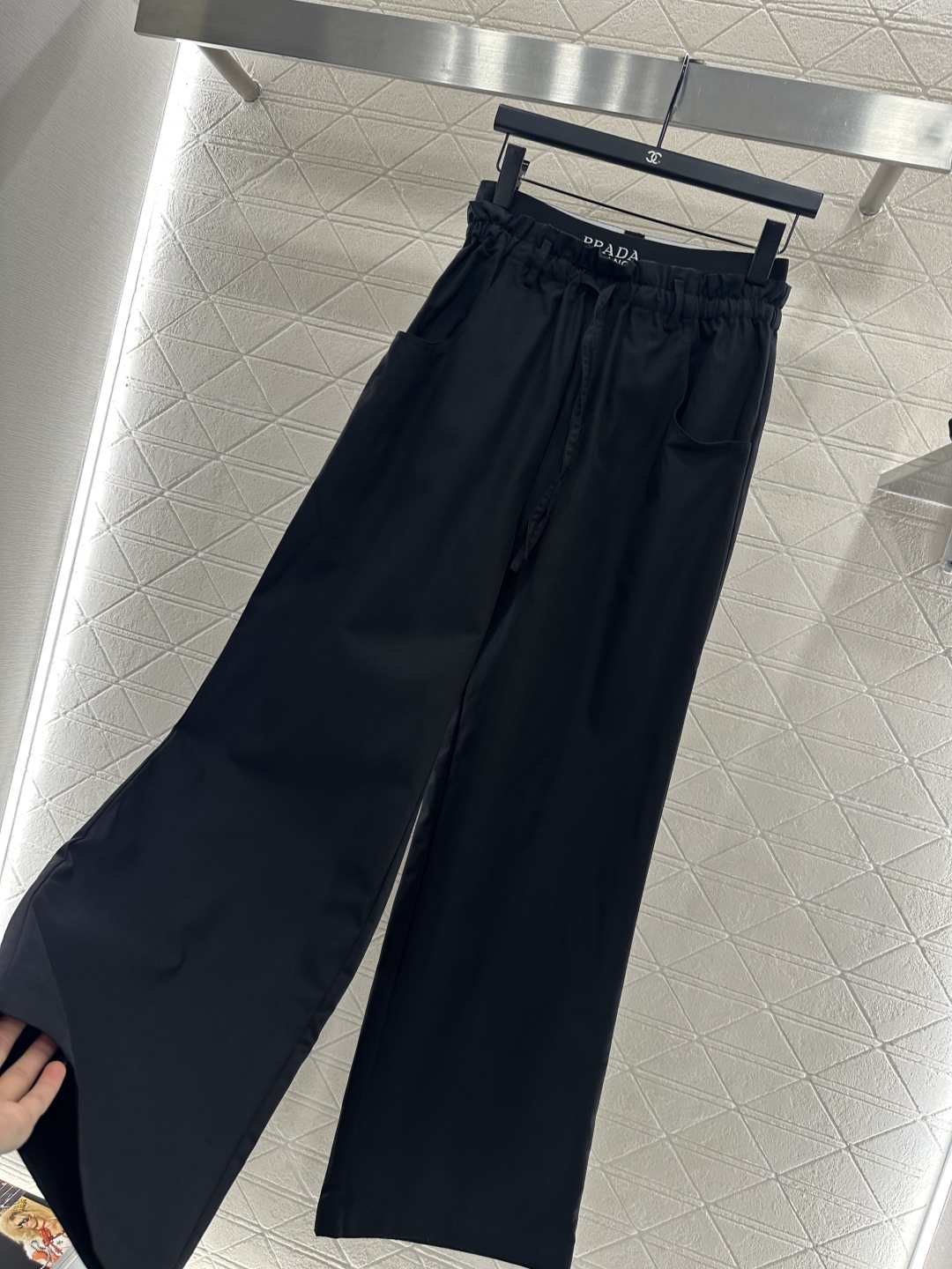 ♥Prad*♥2025新品上架 拼接撞色织带阔腿长裤定制YB斜纹全棉材质，质感光泽，垂顺舒适，阔腿抽绳工