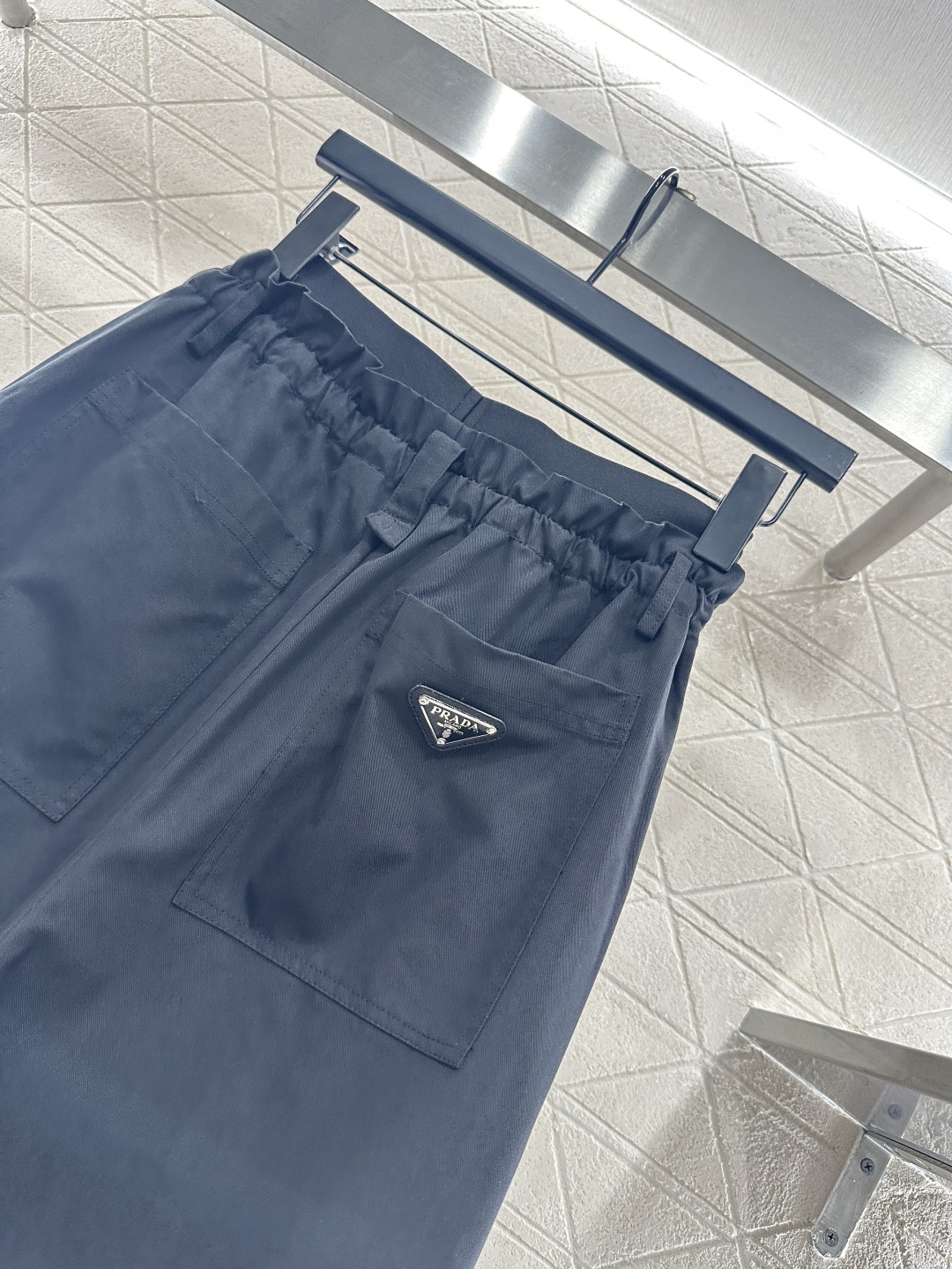 ♥Prad*♥2025新品上架 拼接撞色织带阔腿长裤定制YB斜纹全棉材质，质感光泽，垂顺舒适，阔腿抽绳工