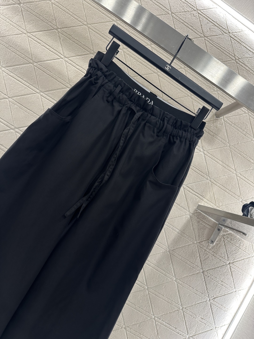 ♥Prad*♥2025新品上架 拼接撞色织带阔腿长裤定制YB斜纹全棉材质，质感光泽，垂顺舒适，阔腿抽绳工