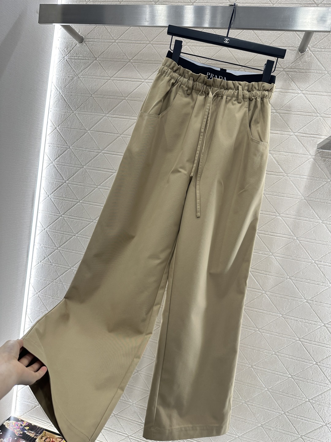 ♥Prad*♥2025新品上架 拼接撞色织带阔腿长裤定制YB斜纹全棉材质,质感光泽,垂顺舒适,阔腿抽绳工