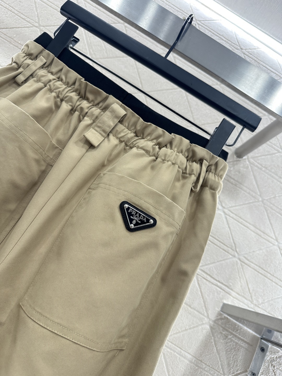 ♥Prad*♥2025新品上架 拼接撞色织带阔腿长裤定制YB斜纹全棉材质,质感光泽,垂顺舒适,阔腿抽绳工