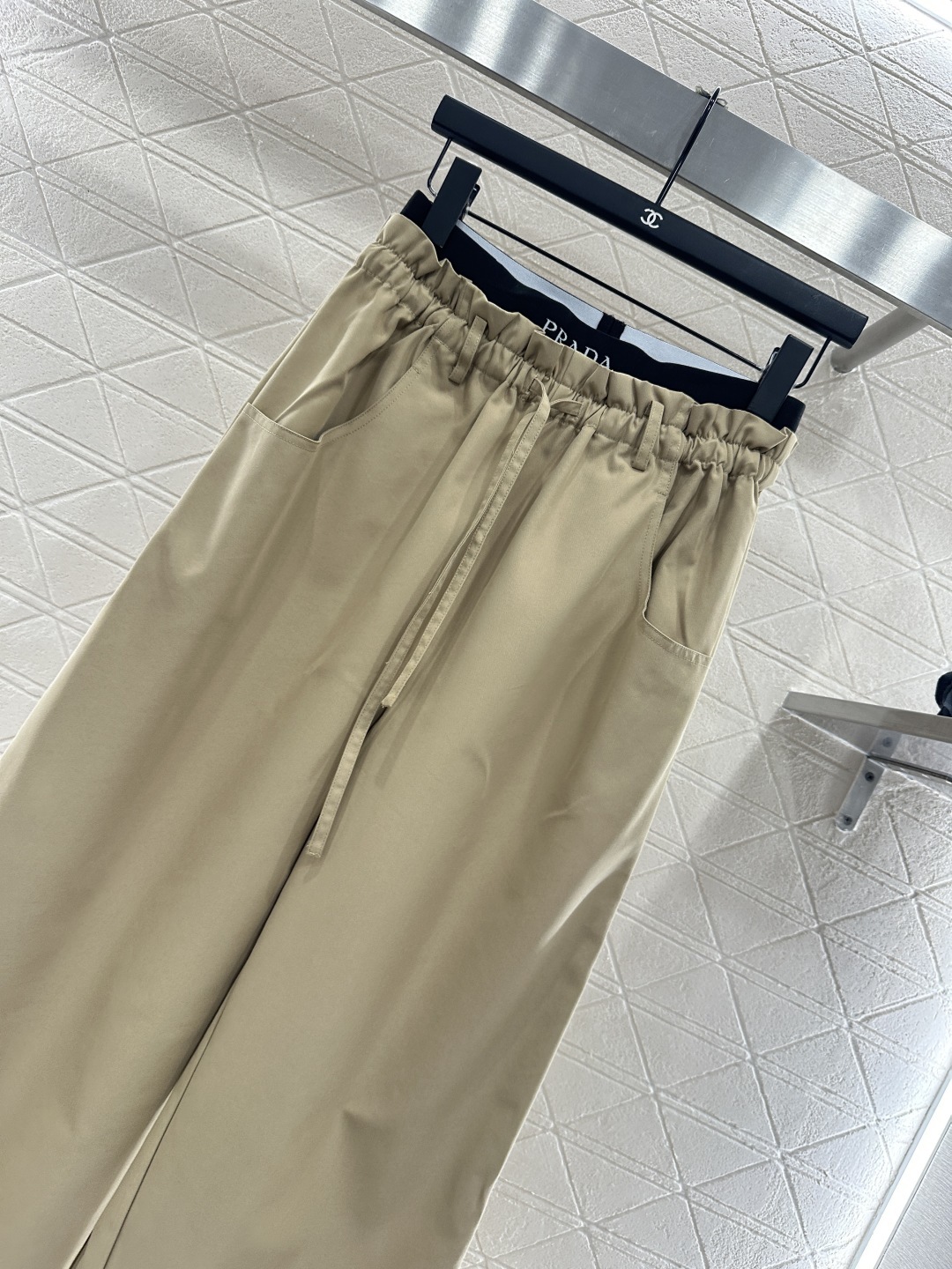 ♥Prad*♥2025新品上架 拼接撞色织带阔腿长裤定制YB斜纹全棉材质,质感光泽,垂顺舒适,阔腿抽绳工