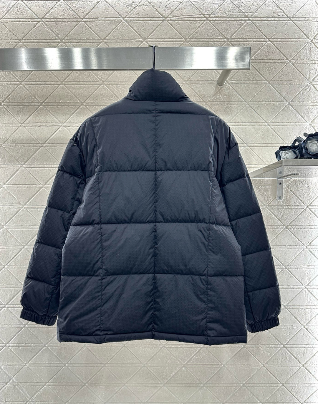 ♥Louis vuitto*♥2025新品上架 皮革带扣立领羽绒外套定制YB防风防水尼龙材质，白鹅绒填充